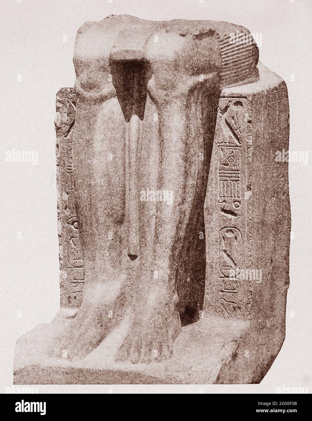 Égypte ancienne. La chute du Royaume du milieu: Les Hyksos. Fragment d'un colosse assis de Khian, en granit. (Trouvé à Bubastis). 1912 Banque D'Images
