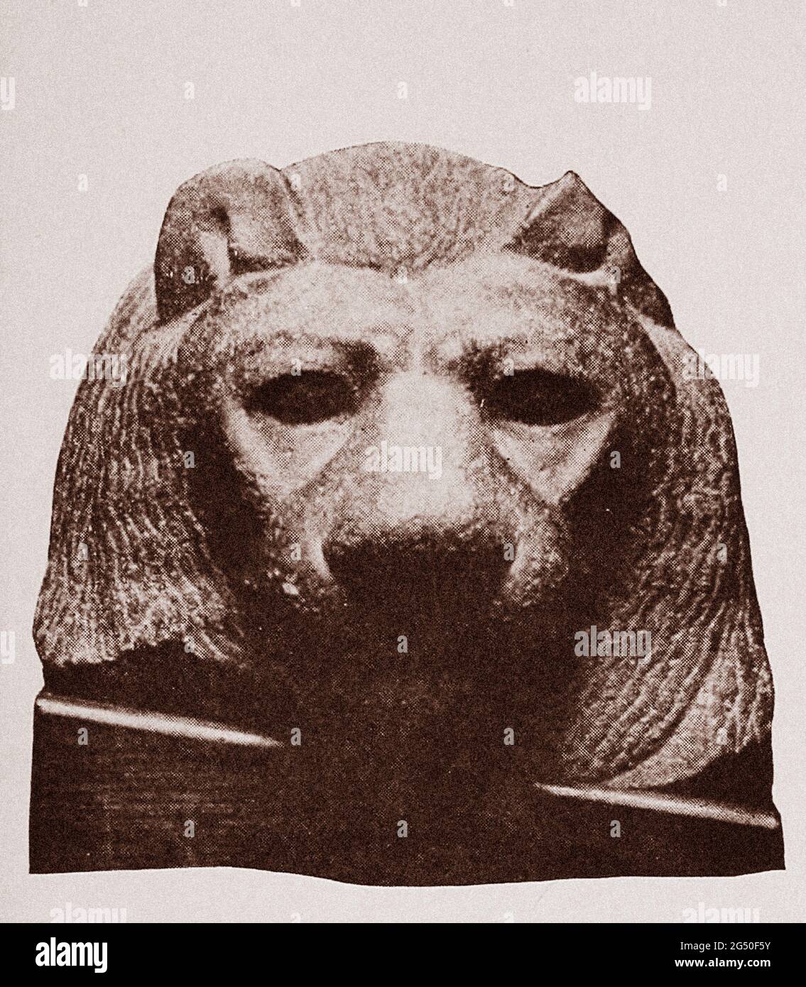 Égypte ancienne. Ancien Kingdome. Tête de lion décorative, en granit. (Musée du Caire). 1912 illustration du livre Banque D'Images