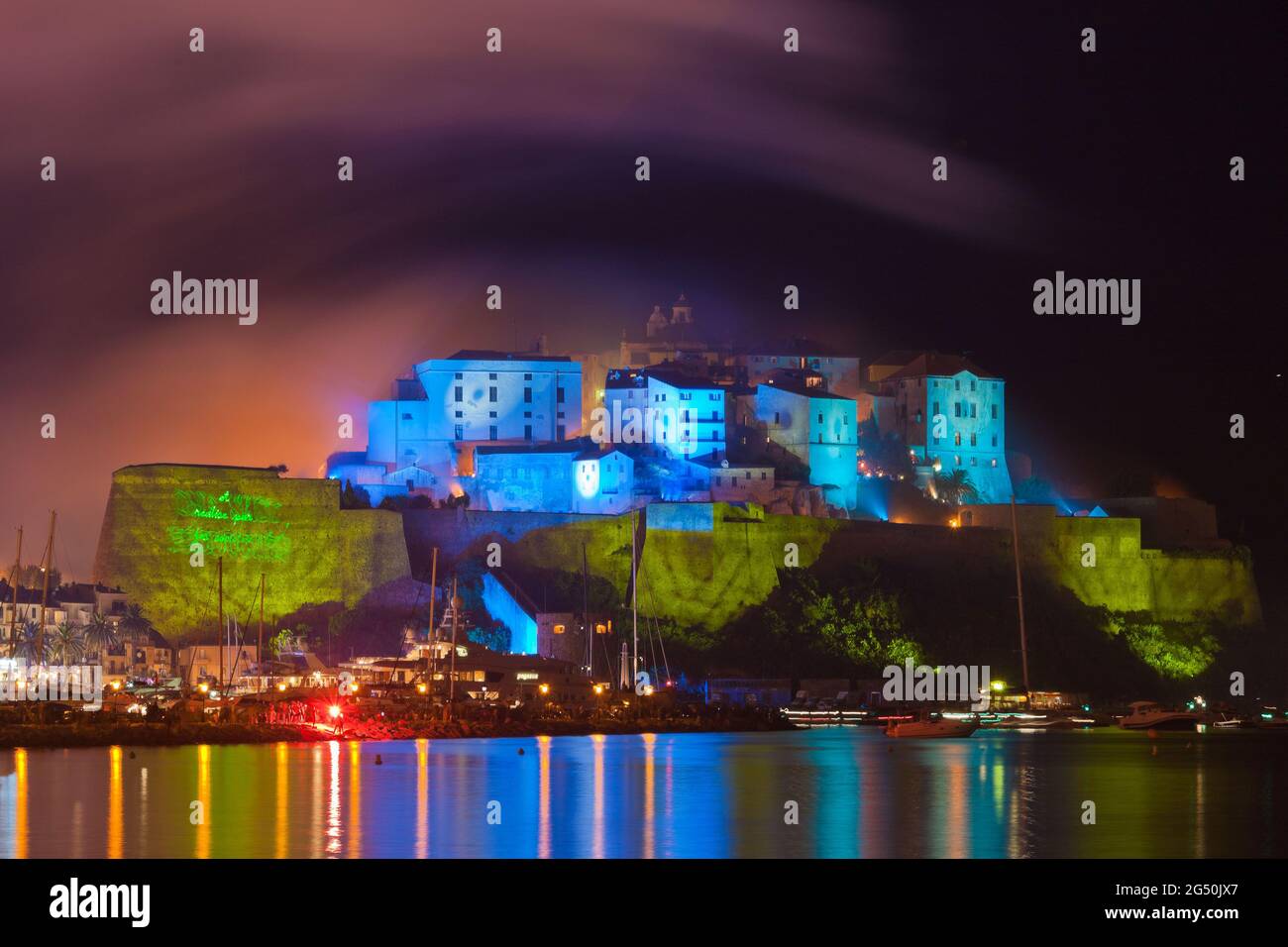 FRANCE, HAUTE-CORSE (2B) BALAGNE, CALVI ET SA CITADELLE, FEUX D'ARTIFICE DU 15 AOÛT Banque D'Images