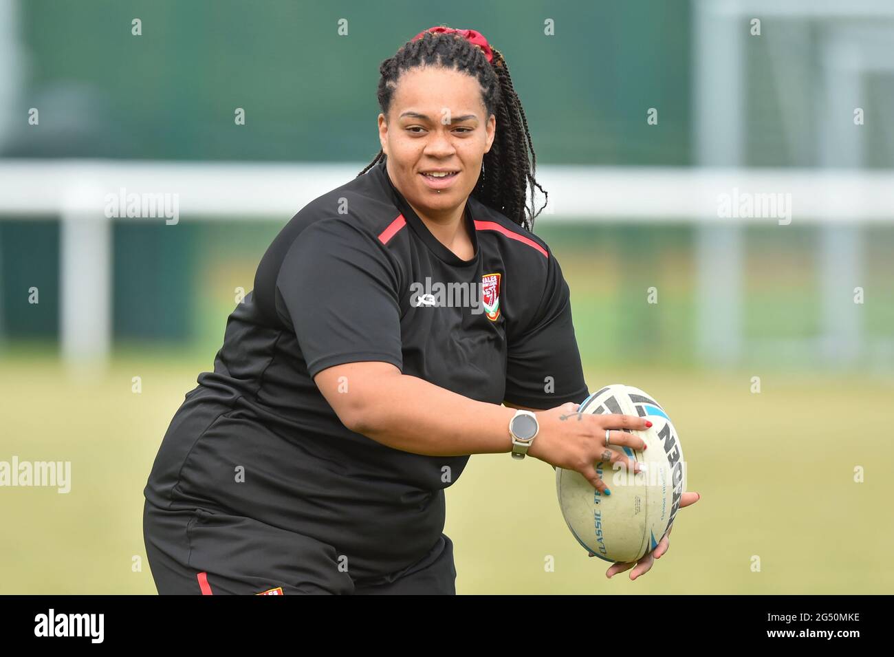 Danyelle Dinaploi du pays de Galles pendant la course des capitaines devant la National Lottery Mid Season International contre l'Angleterre Banque D'Images