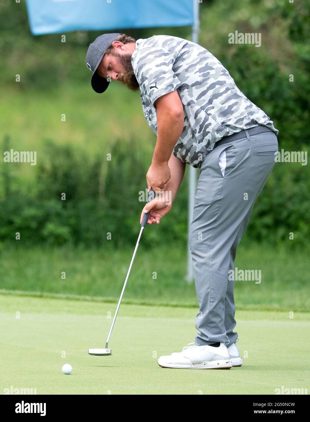 Moosinning, Allemagne. 24 juin 2021. Golf: Circuit européen - International Open, singles, Men, 1er tour. Andrew Johnston d'Angleterre en action. Credit: Sven Hoppe/dpa/Alay Live News Banque D'Images