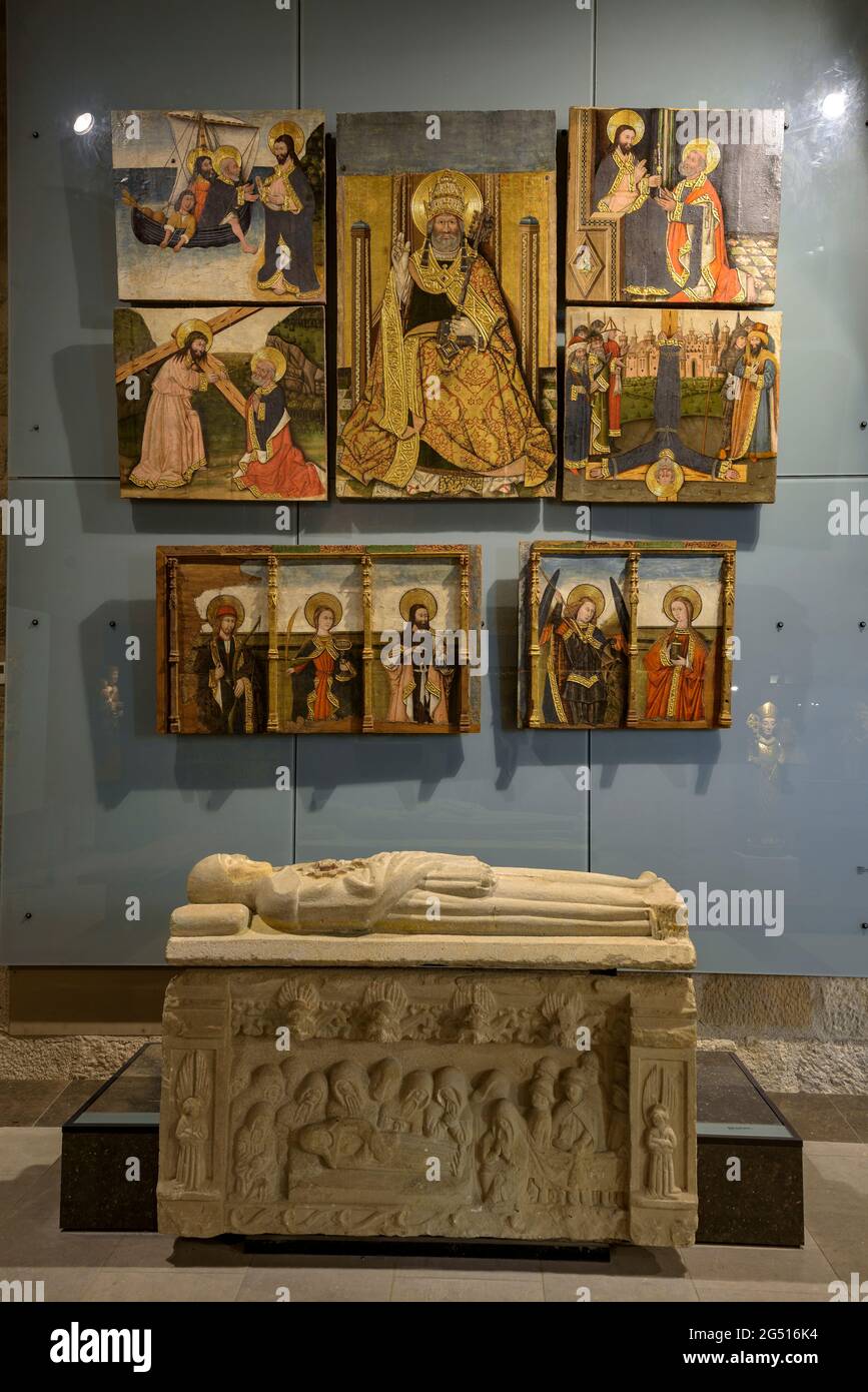 Musée Solsona. Espace dédié à l'art gothique retables gothiques de différentes églises et tombeau du monastère de Serrateix (Catalogne, Espagne) Banque D'Images