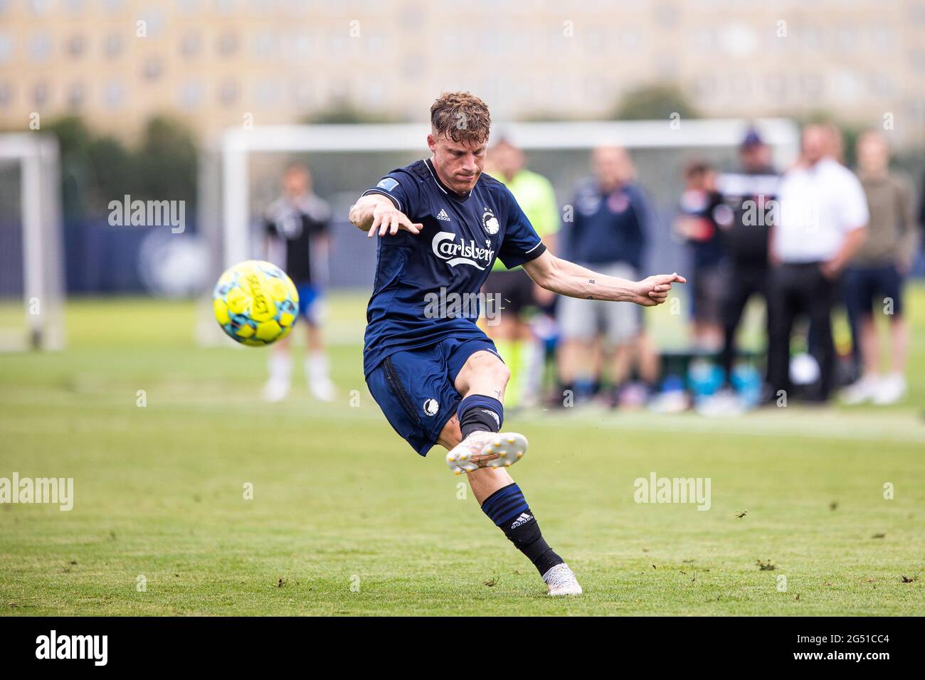 Frederiksberg, Danemark. 24 juin 2021. PEP Biel (16) du FC Copenhague vu lors d'un match d'essai entre le FC Copenhague et Hvidovre AU centre de formation du FC Copenhague à Frederiksberg, au Danemark. (Crédit photo : Gonzales photo/Alamy Live News Banque D'Images