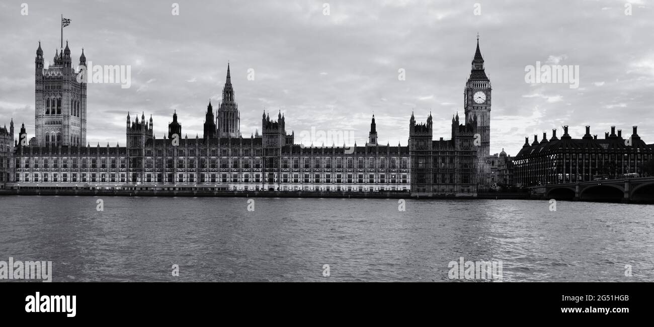 Parlement le long de la Tamise, Londres, Angleterre, Royaume-Uni Banque D'Images