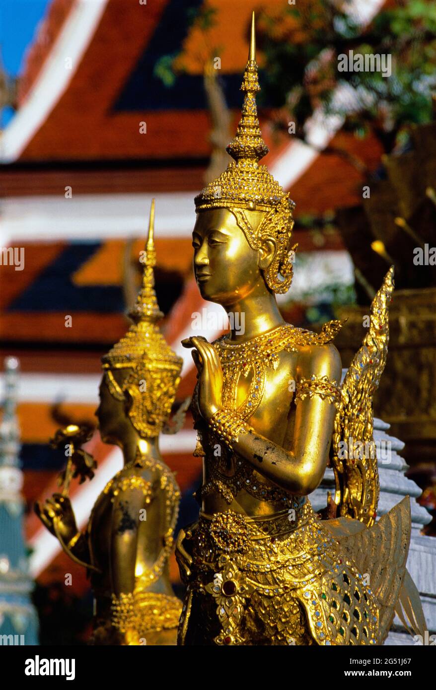 Statue d'or de Kinnara, Wat Phra Kaew, Bangkok, Thaïlande Banque D'Images