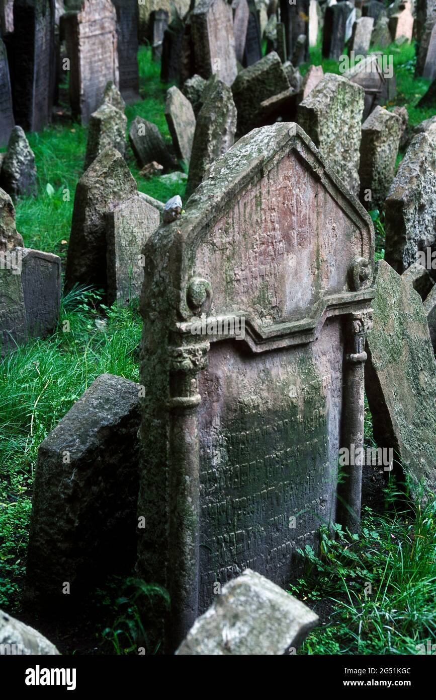 Tombe du vieux cimetière juif, Prague, République tchèque Banque D'Images