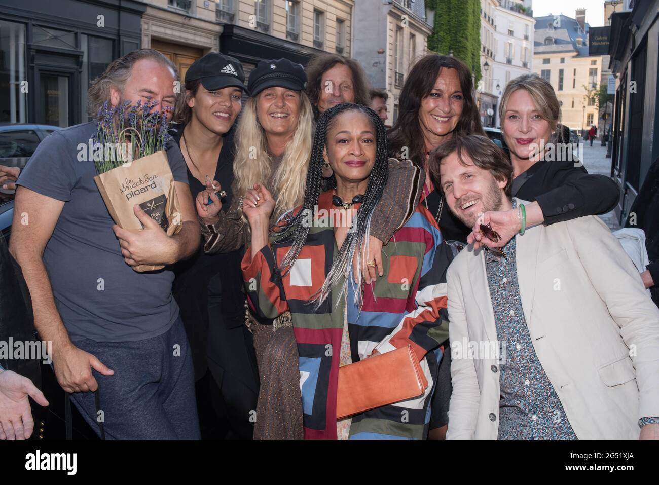 Paris : la galerie Elly & Aaron présente ORWELL 2030 des œuvres de Geraldine Beigbeder Banque D'Images