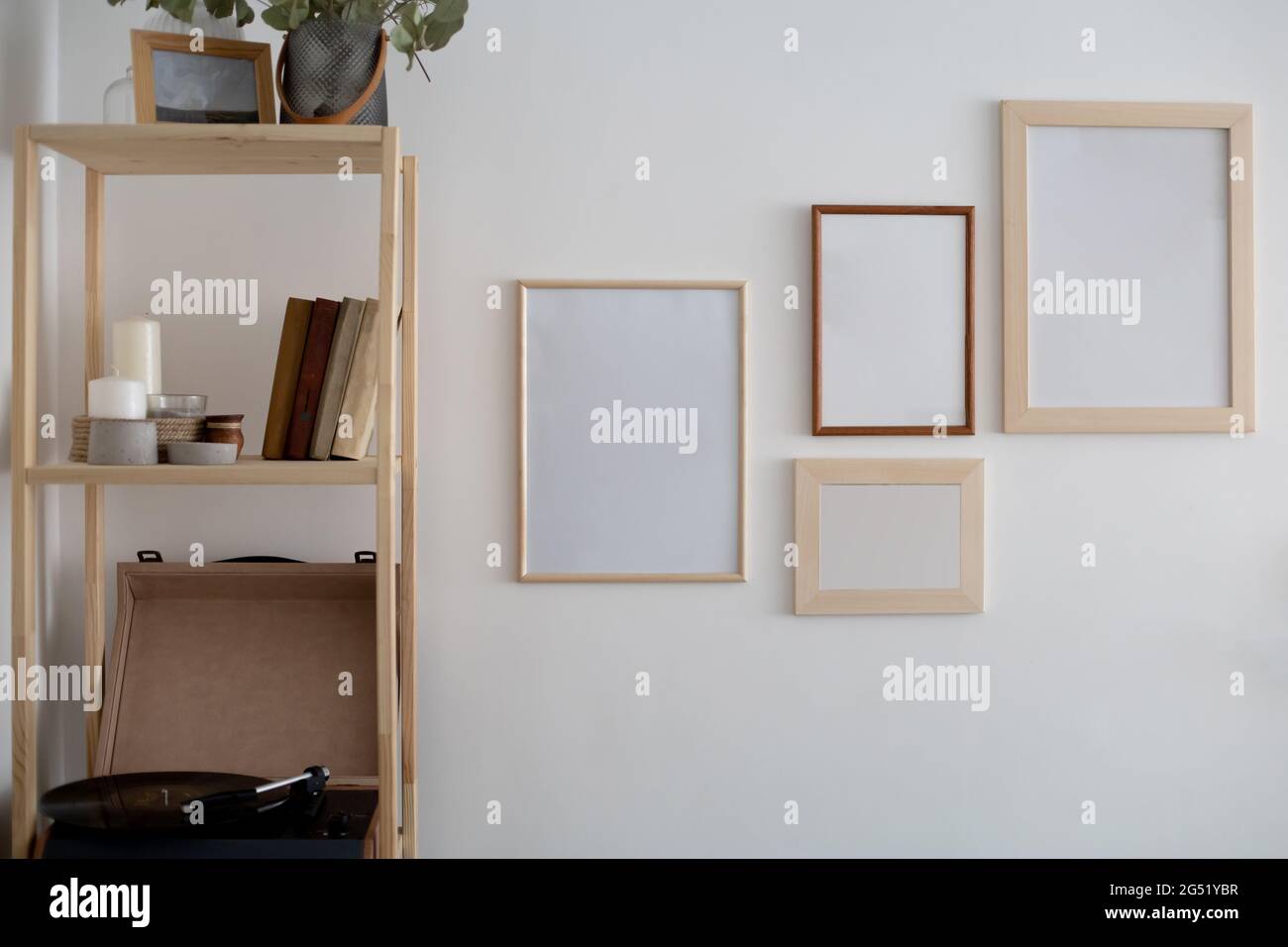 Design minimaliste élégant, décoration murale intérieure et cadre en bois élégant éléments scandi Banque D'Images
