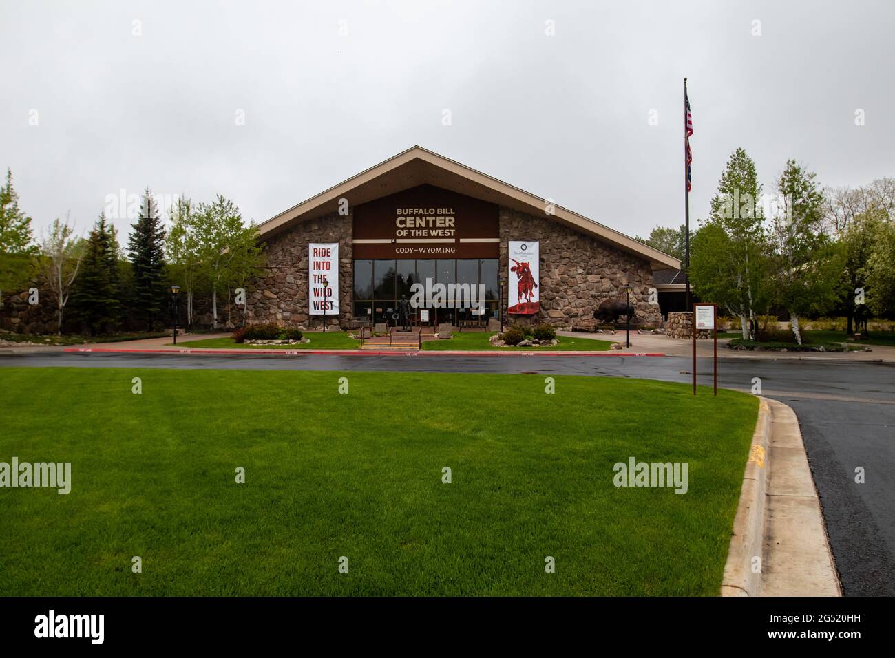 Cody, Wyoming, Etats-Unis, 23 mai 2021 : entrée principale du Buffalo Bill Centre of the West, qui abrite 5 musées, horizontalement Banque D'Images