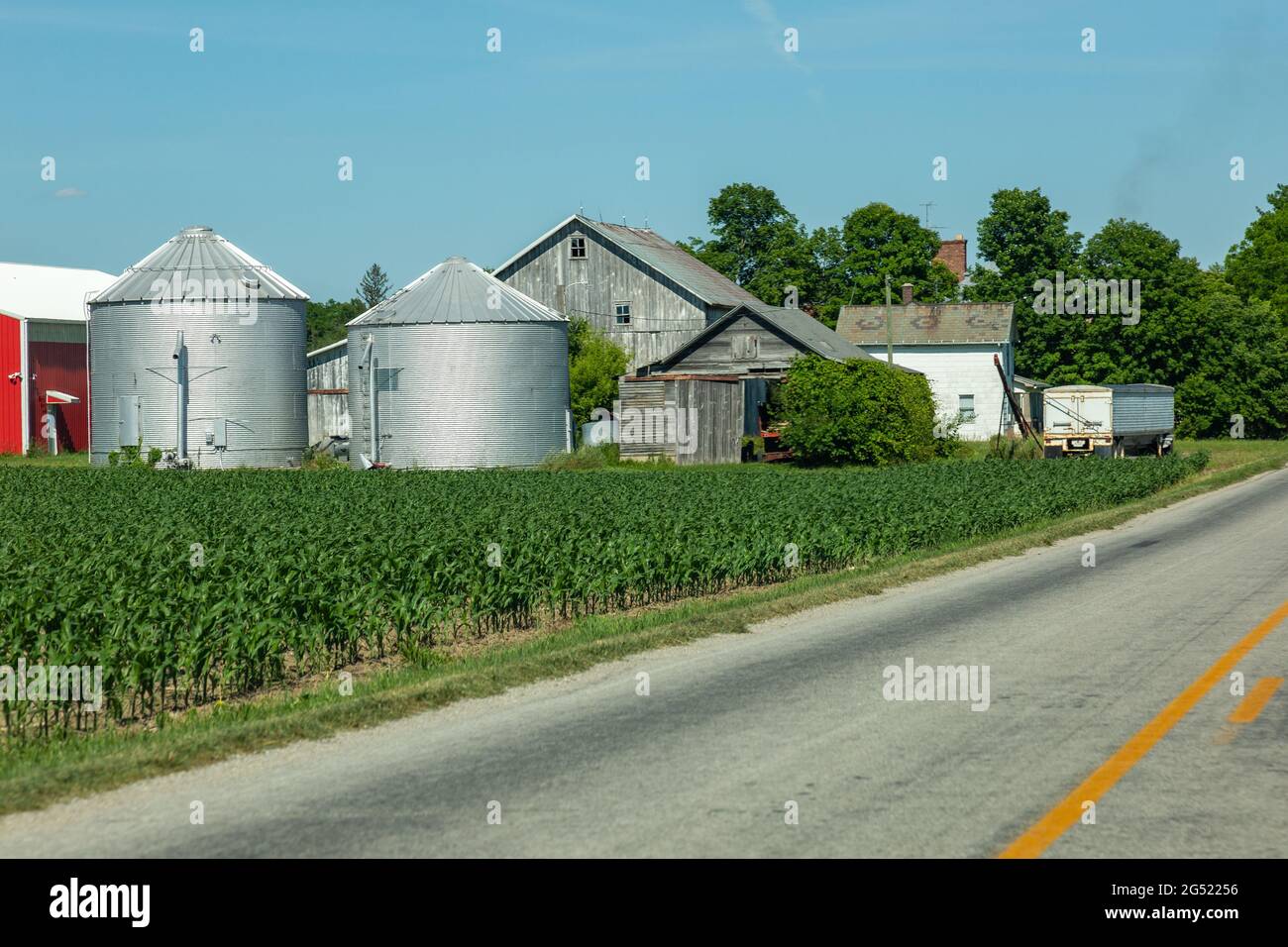 Une ferme le long de County Road 68 dans le comté de DeKalb, Indiana, États-Unis. Banque D'Images