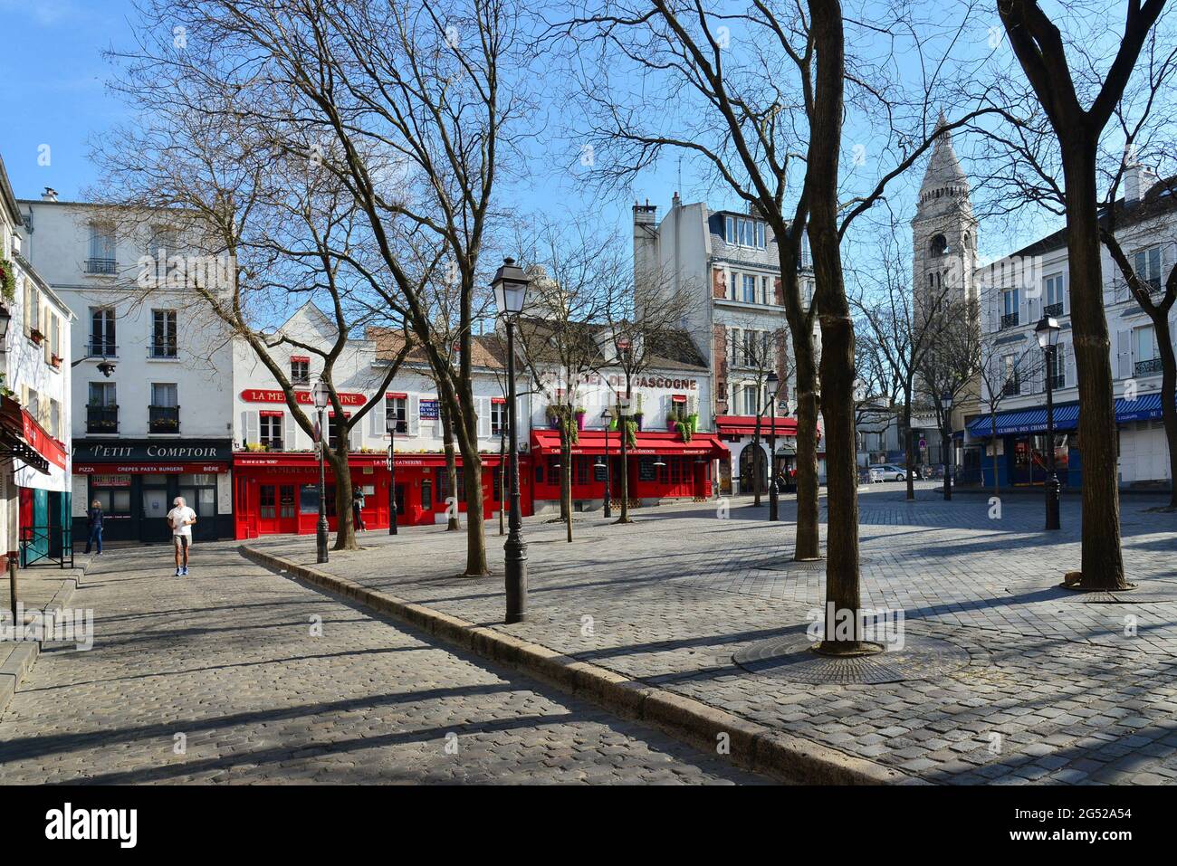 FRANCE. PARIS SOUS LA PANDÉMIE DE COVID 19. LE 6 AVRIL 2020. MONTMARTRE (18E). LA PLACE DU TERTRE EST VIDE. Banque D'Images