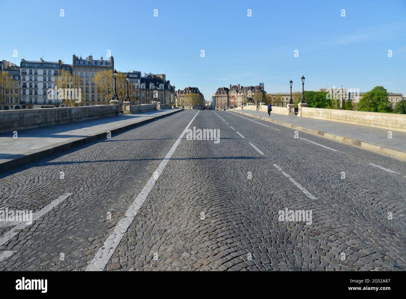 ILE DE FRANCE. PARIS. VUE D'UN PARIS VIDE EN RAISON DE LA CONFINEMENT SOUS LE VIRUS COVID 19. PONT IENA Banque D'Images