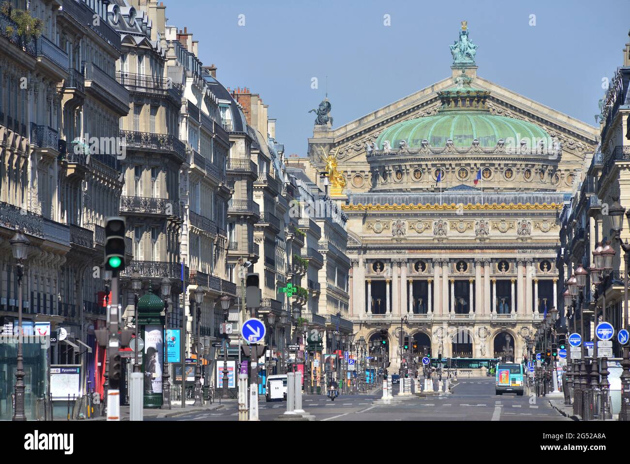 ILE DE FRANCE. PARIS (8). VUE D'UN PARIS VIDE EN RAISON DE LA CONFINEMENT SOUS LE VIRUS COVID 19. ICI, LE BOULEVARD DE L'OPÉRA. Banque D'Images