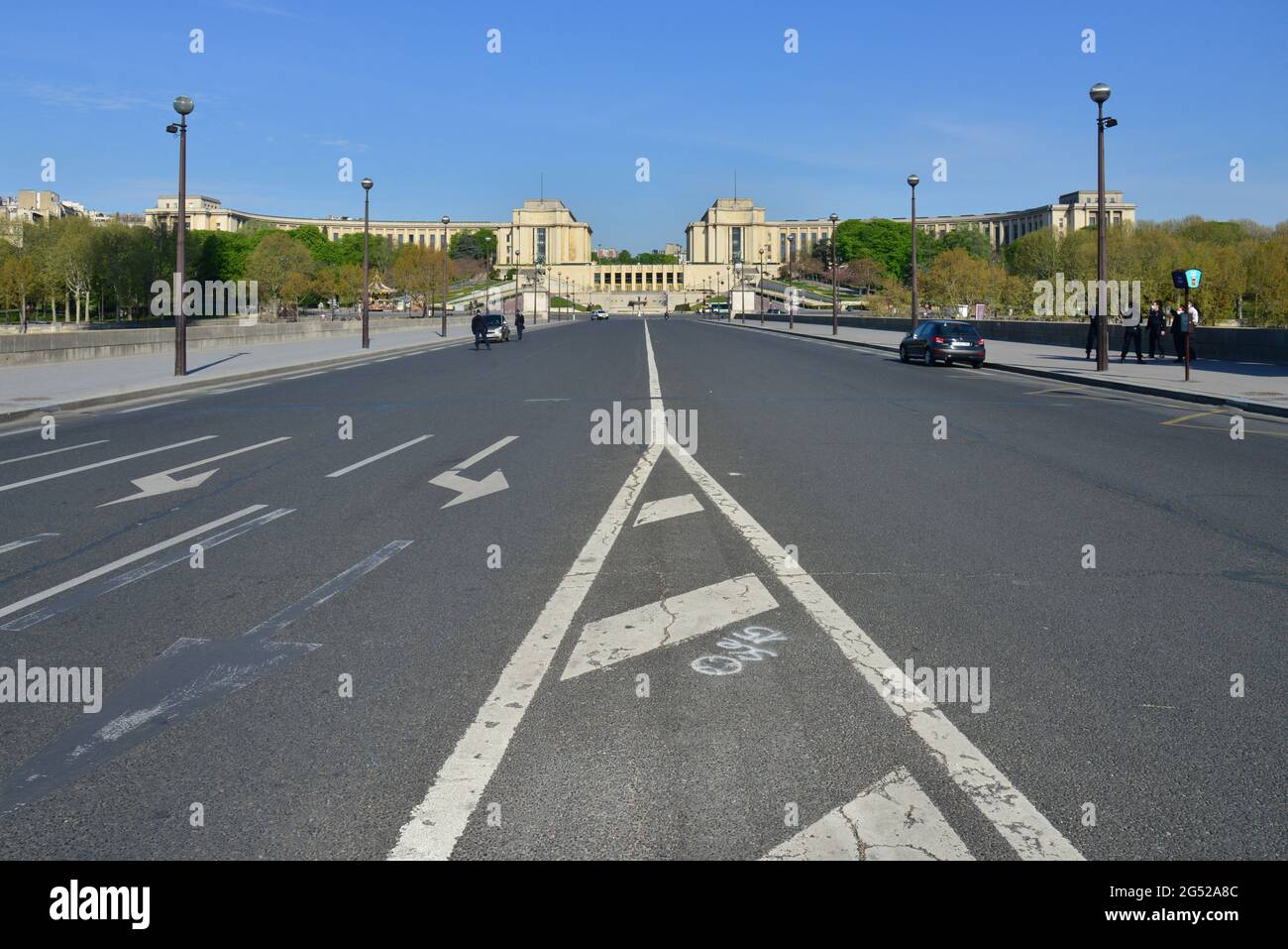 ILE DE FRANCE. PARIS (8E). VUE D'UN PARIS VIDE EN RAISON DE LA CONFINEMENT SOUS LE VIRUS COVID 19. ICI LE PONT IENA ET LE PALAIS DE CHAILLOT. Banque D'Images