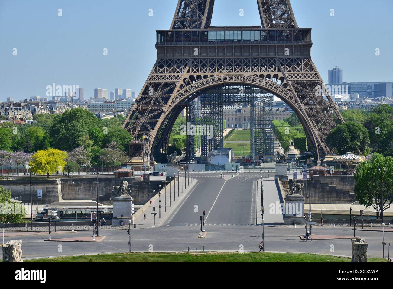 FRANCE. PARIS (16). VIDER LE PONT D'IENA AVEC LA TOUR EIFFEL PENDANT LE CONFINEMENT D'AVRIL 2020. Banque D'Images