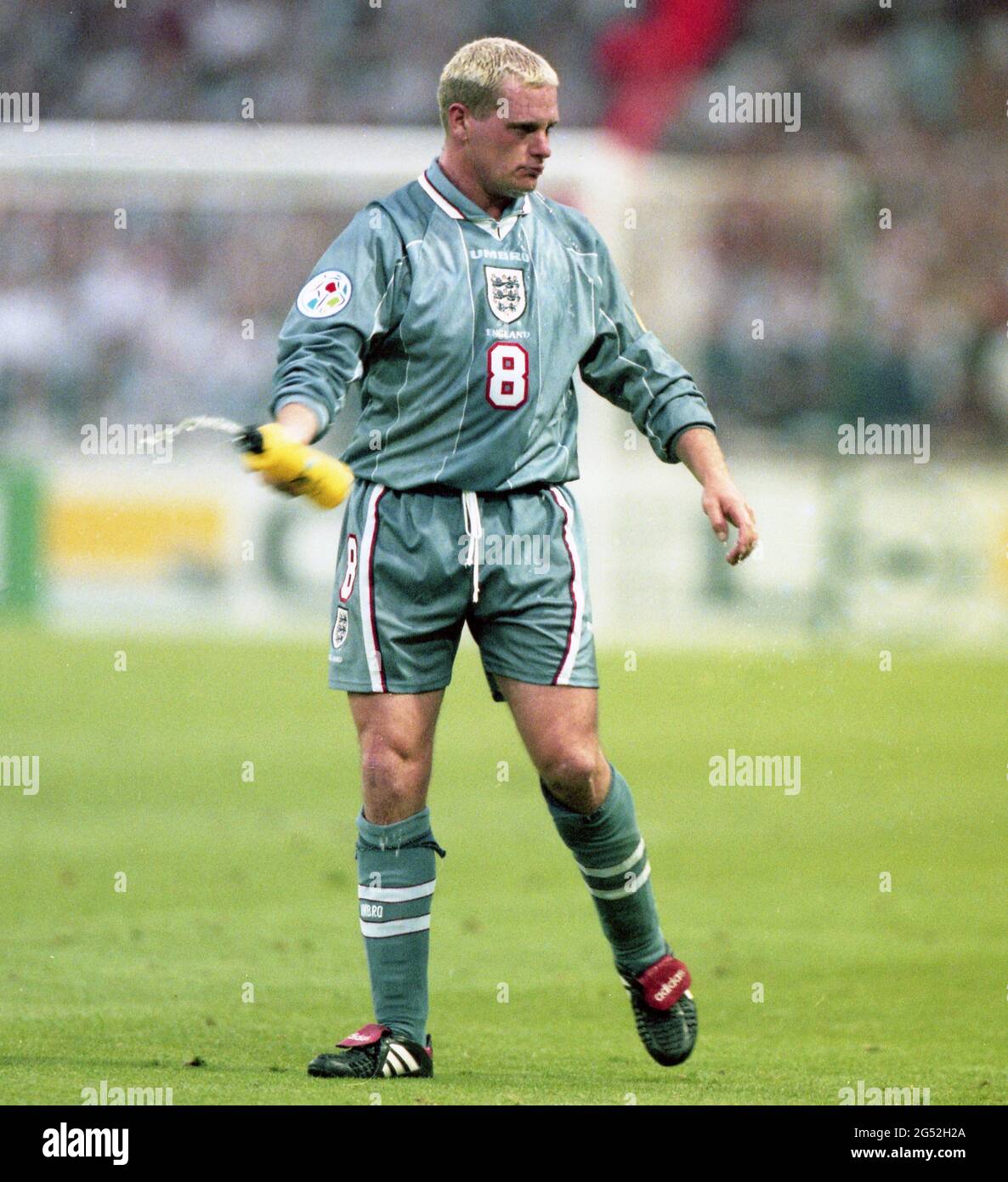 Fuvuball, firo: 26.06.1996 Fuvuball EM Euro Championnat d'Europe 1996 demi-finales, phase de knockout, demi-finales, archive photo, archive images Allemagne - Angleterre 6: 5 im, après tir de pénalité Paul Gascoigne, figure entière, geste Banque D'Images