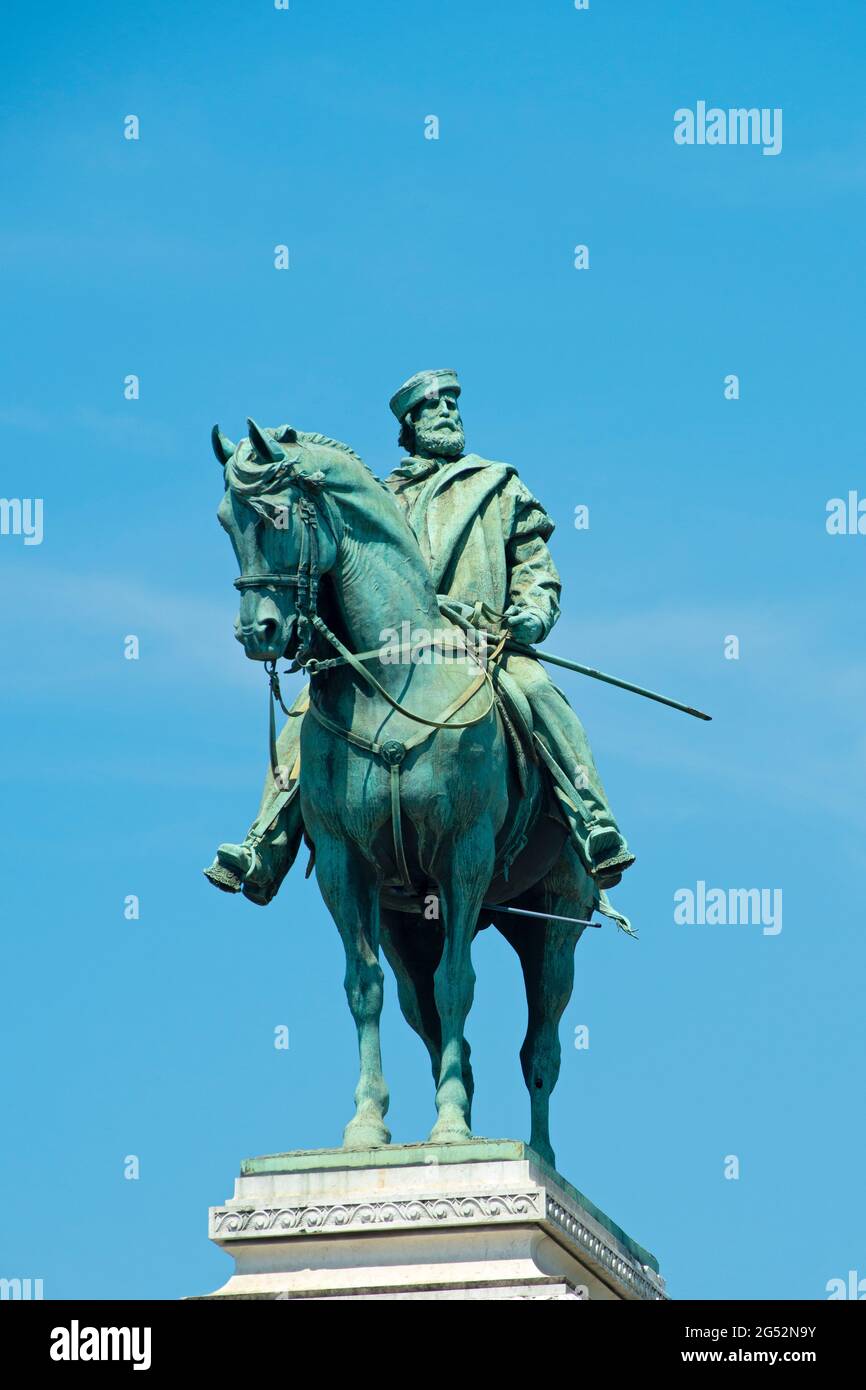 L'Italie, Lombardie, Milan, Piazza Cairoli Square, Statue équestre de Giuseppe Garibaldi par Ettore Ximenes Banque D'Images