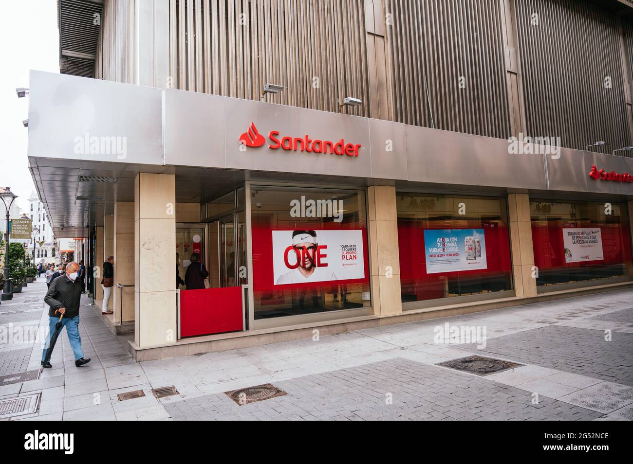 Guichet automatique banque santander Banque de photographies et d ...