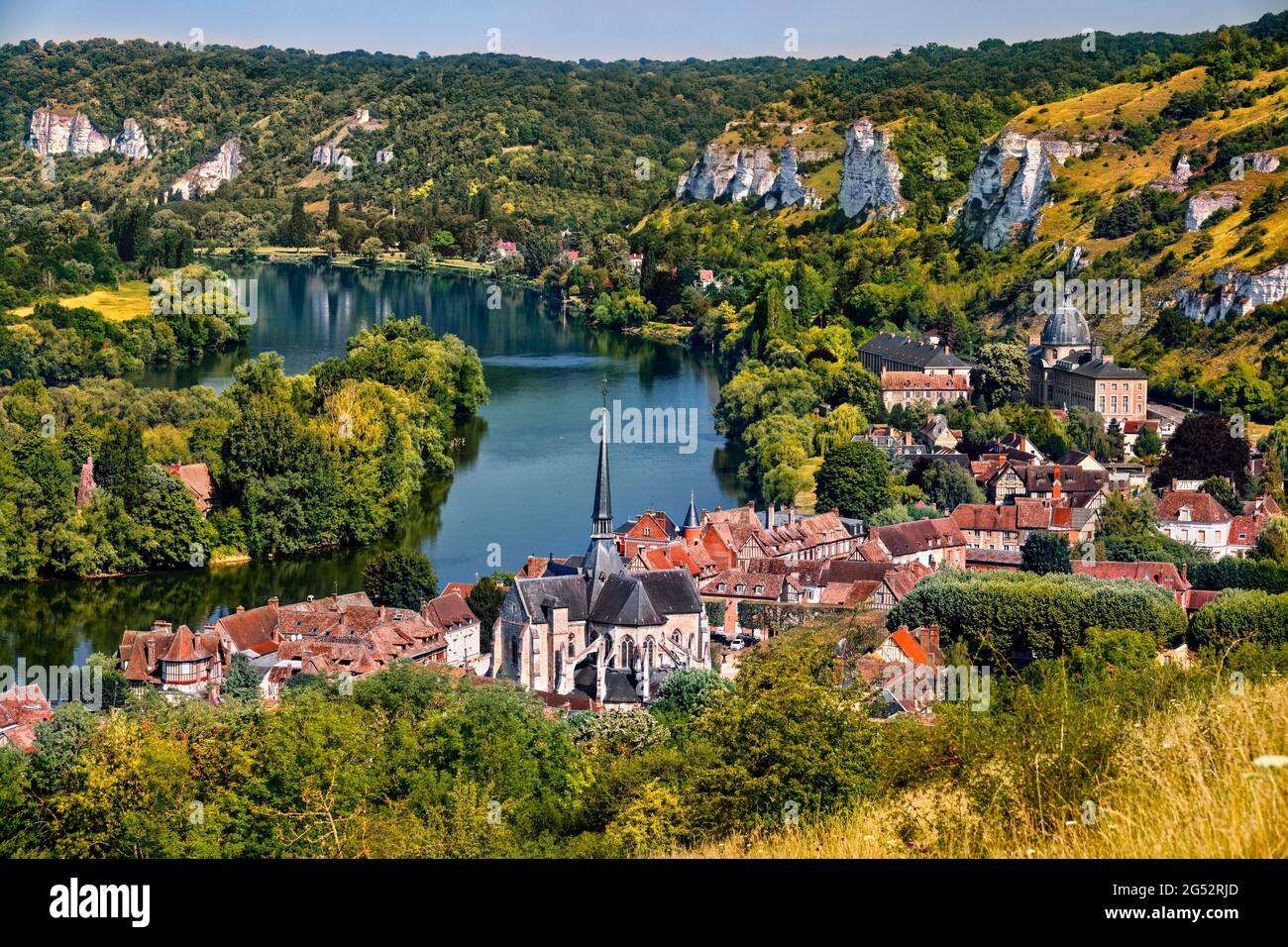 FRANCE. EURE (27) LES ANDELYS. FALAISES DE CRAIE DANS UNE BOUCLE DE LA SEINE Banque D'Images