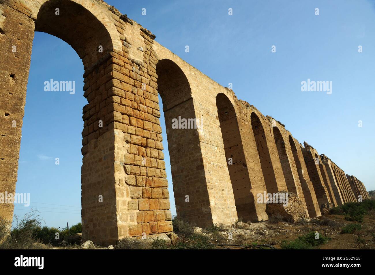 Zaghouan aqueduct Banque de photographies et d’images à haute ...