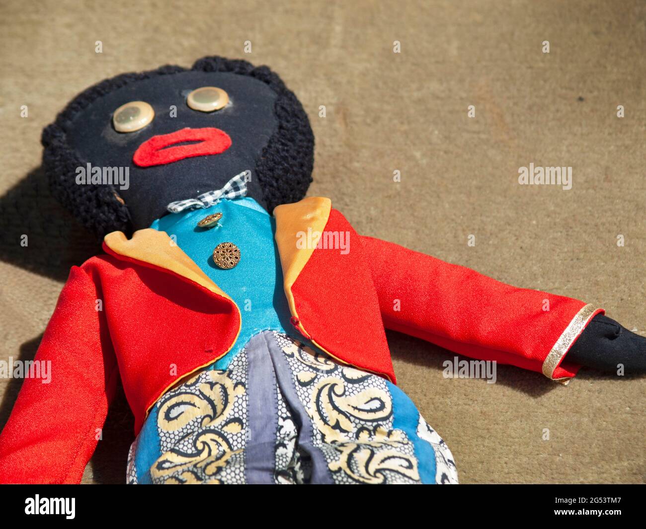 Un golliwog à vendre au marché de Upper Gardner Street à Brighton Banque D'Images