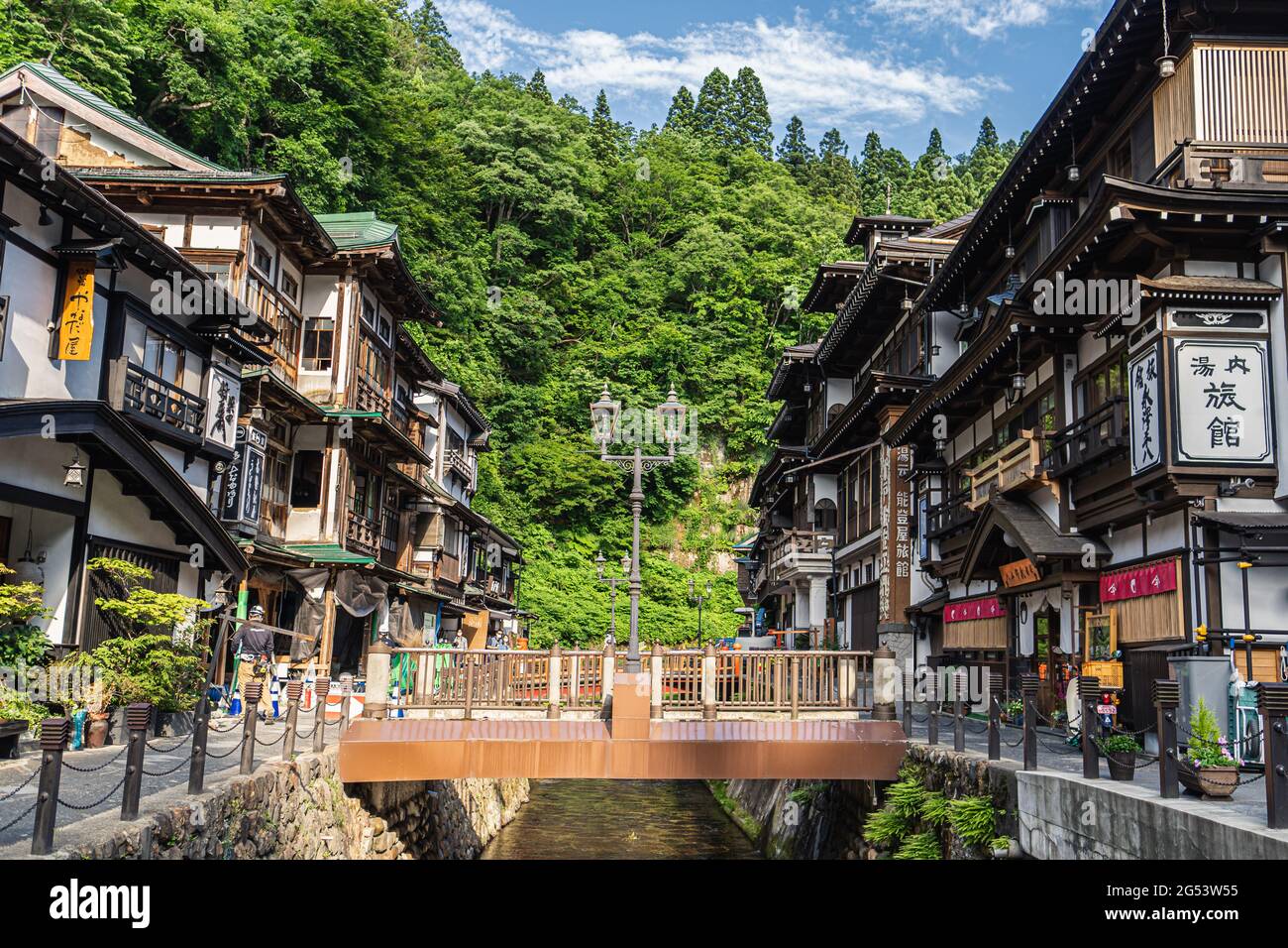 La célèbre rue Ginzan Onsen, une ville de source chaude nichée dans les montagnes de la préfecture de Yamagata. Banque D'Images