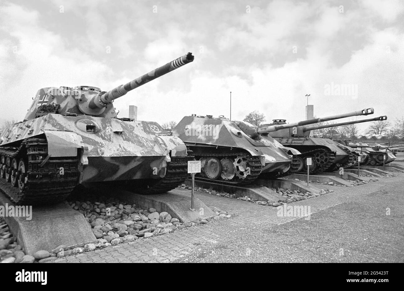 Suisse, le musée du char à Thun (Berne), les chars allemands de la Seconde Guerre mondiale Panzer VI auf B Tiger II (Königstiger), Jagdpanther et Panzer V Panther. Banque D'Images