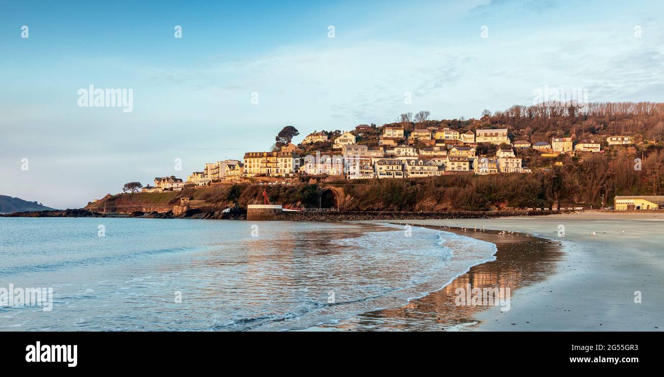 Lumière matinale à la plage de Looe, dans les Cornouailles. Banque D'Images