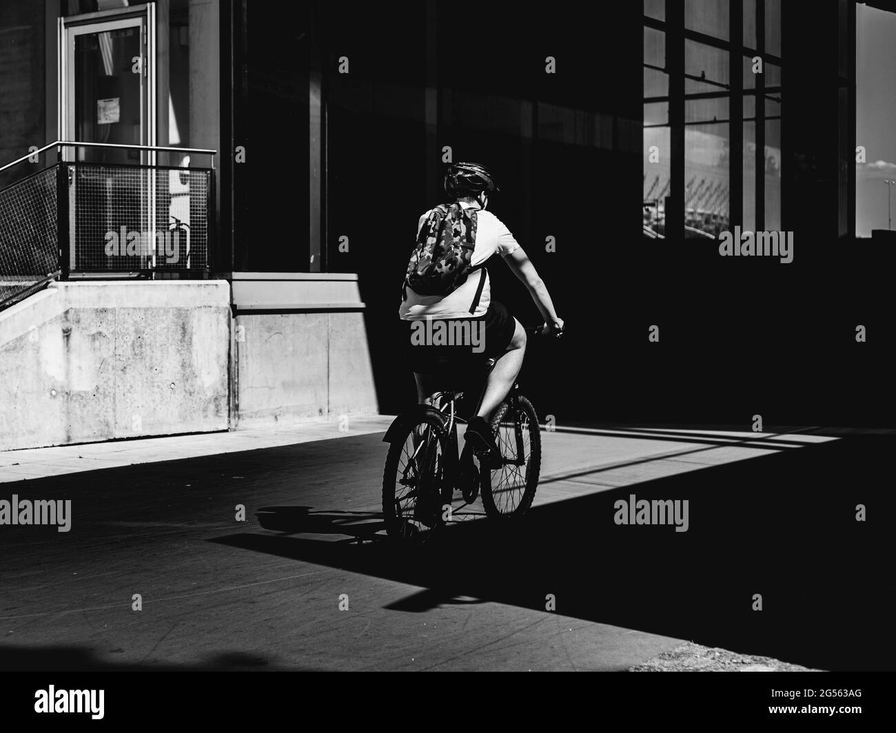 ombres-cyclistes-banque-de-photographies-et-d-images-haute-r-solution
