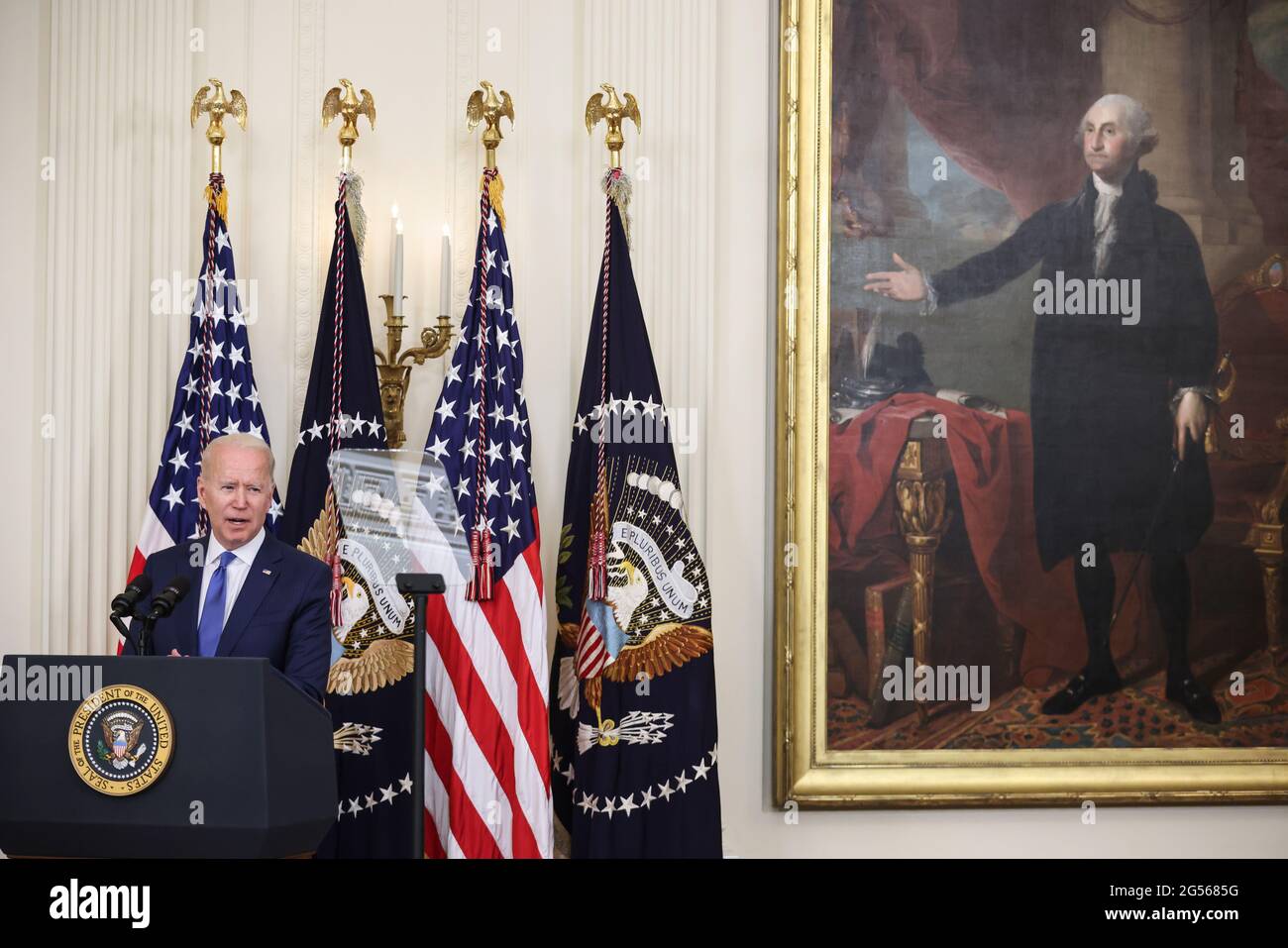 Le président Joe Biden s'exprime lors d'un événement commémorant le mois de la fierté du LGBTQ+ dans la salle East à la Maison Blanche le vendredi 25 juin 2021 à Washington, DC. (Photo d'Oliver Contreras/Abaca) Banque D'Images