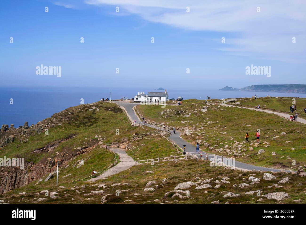 Vue sur une boutique de cadeaux au site de Land's End, sur la côte du patrimoine de Penwith. La fin de la terre est le point le plus à l'ouest de l'Angleterre. Banque D'Images