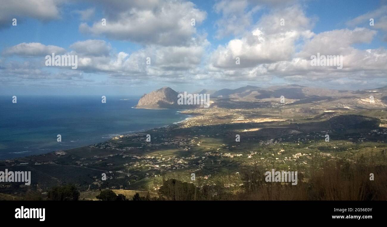 Vue sur la baie de Bonaria, Sicile, Italie. Banque D'Images