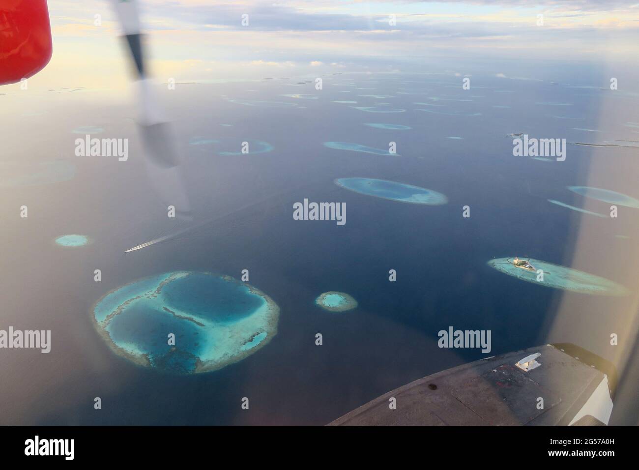 Vue aérienne des îles dans l'atoll d'Ari Sud, Maldives Banque D'Images