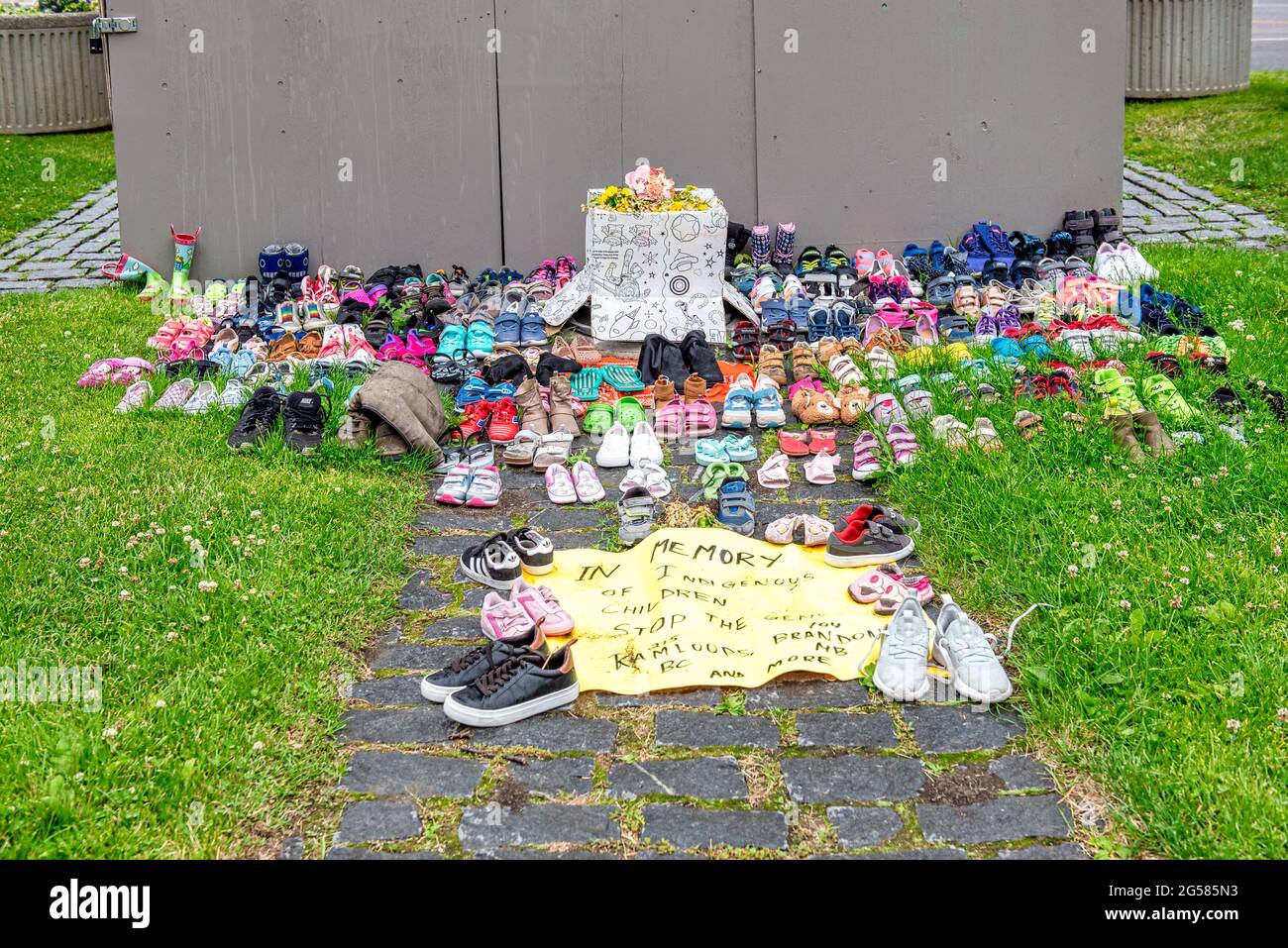 Un monument commémoratif pour les enfants autochtones victimes du système scolaire résidentiel est vu dans le parc Queen's (siège de l'Assemblée législative de l'Ontario). Nous Banque D'Images