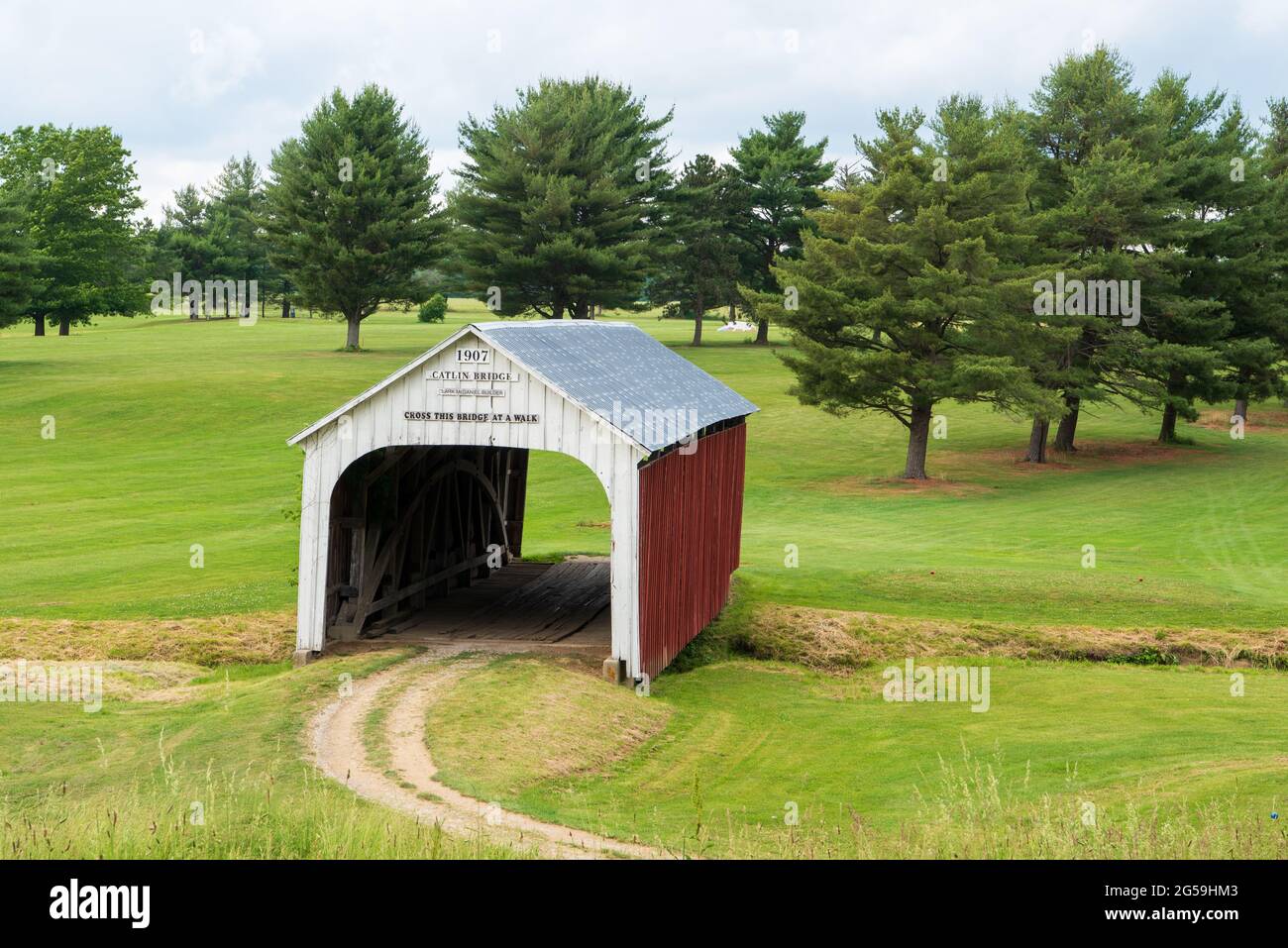 Le pont de Catlin était à l'origine situé du côté nord de Catlin, traversant le ruisseau Sunderland. Il a été déplacé en 1961 pour traverser le ruisseau Bill Diddle Banque D'Images