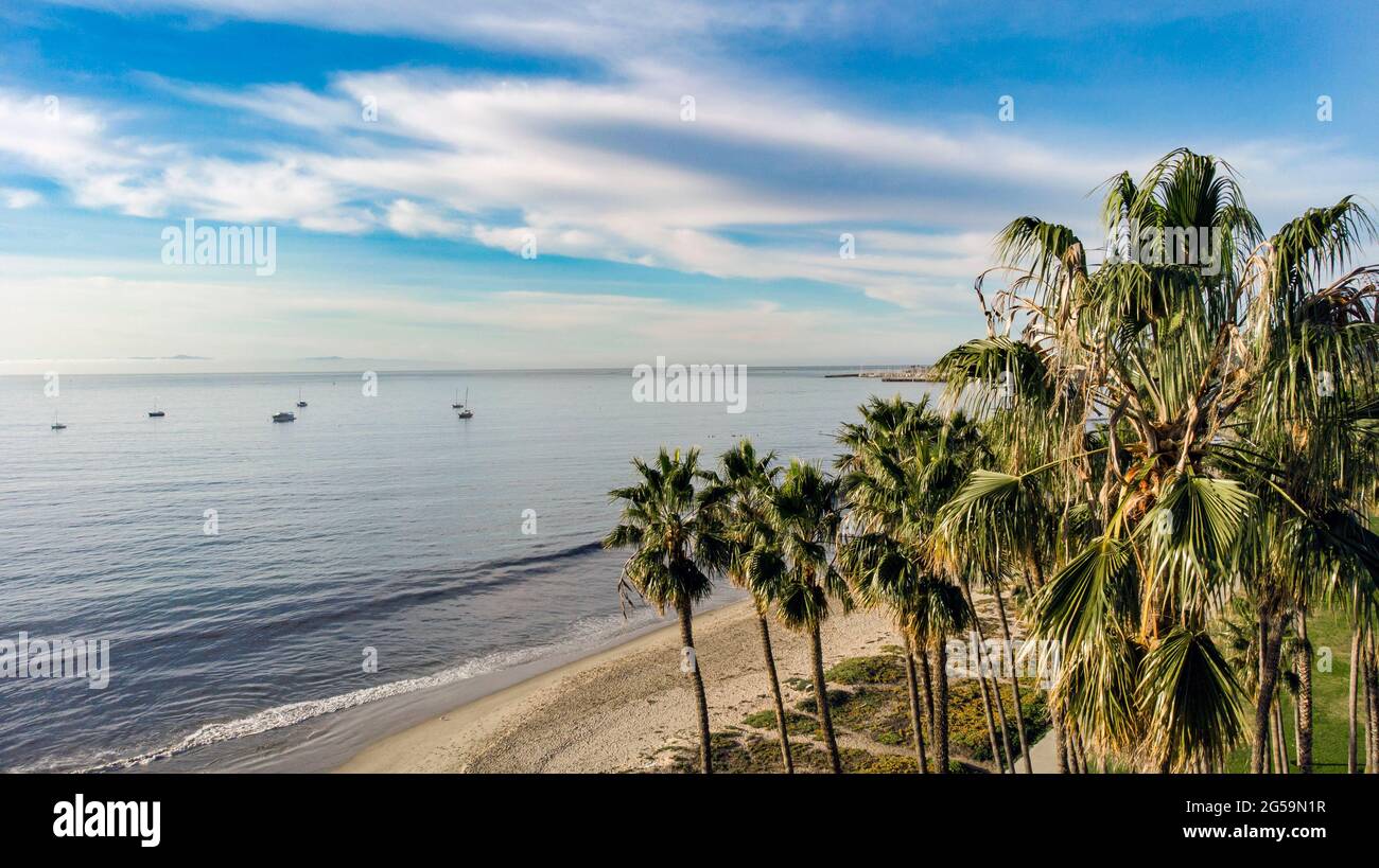 Vue panoramique sur l'océan Pacifique et la plage à Santa Barbara, Californie Banque D'Images