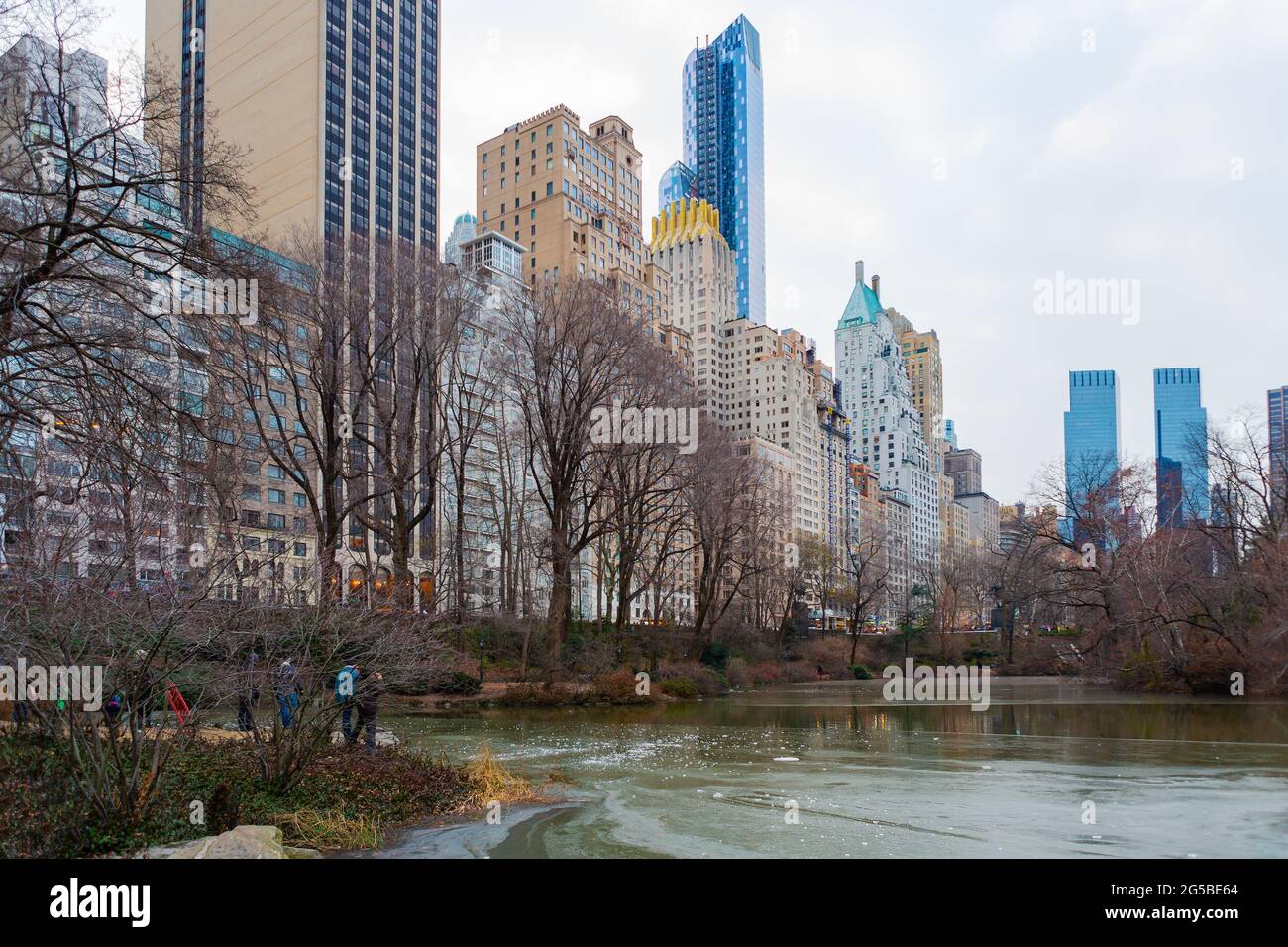 L'étang de Central Park a gelé en hiver, à New York Banque D'Images