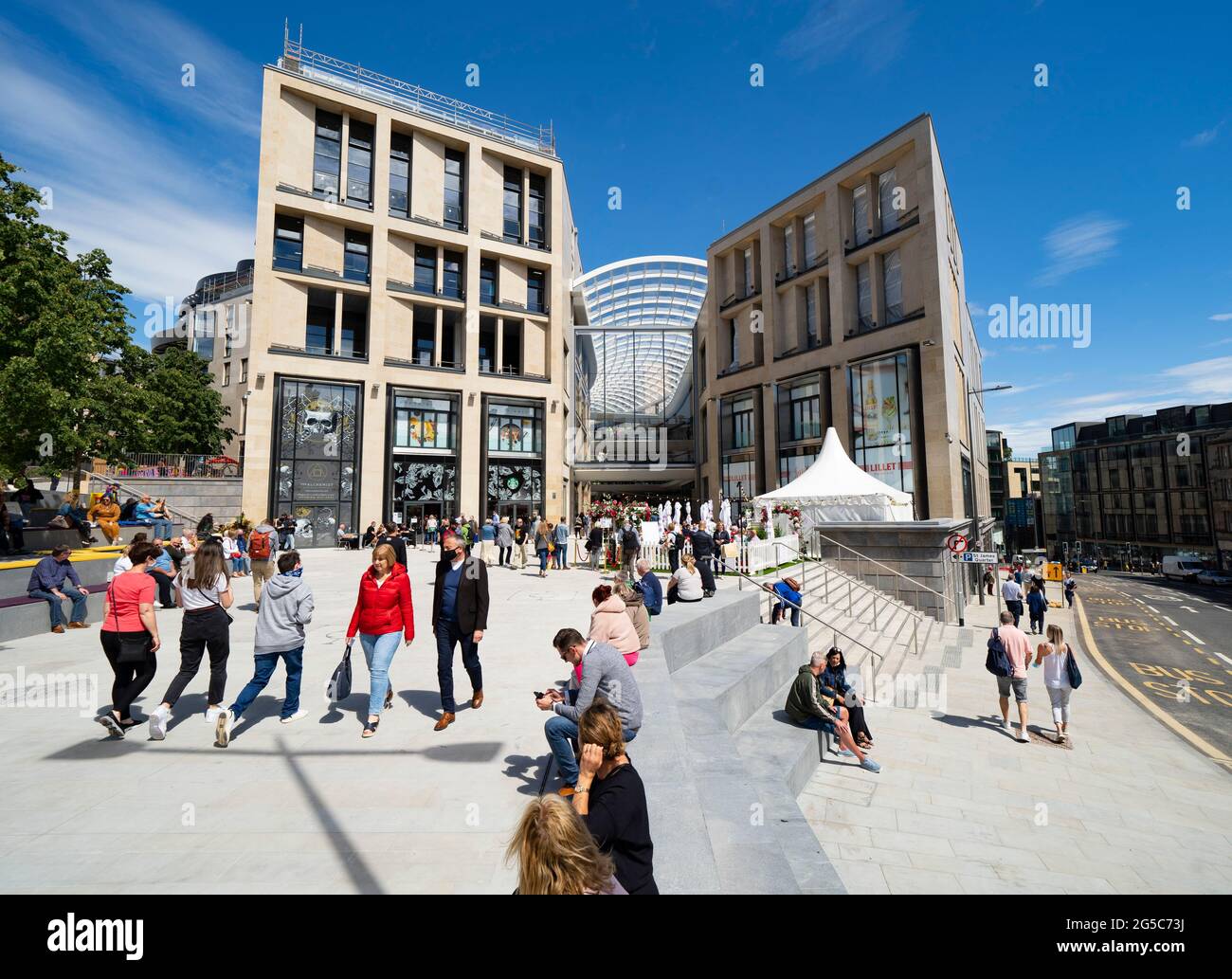 Édimbourg, Écosse, Royaume-Uni. 24 juin 2021. Premières images du nouveau quartier St James qui a ouvert ce matin à Édimbourg. La grande vente au détail et residenti Banque D'Images