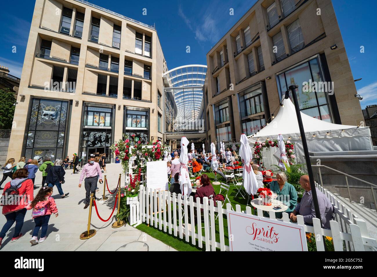 Édimbourg, Écosse, Royaume-Uni. 24 juin 2021. Premières images du nouveau quartier St James qui a ouvert ce matin à Édimbourg. La grande vente au détail et residenti Banque D'Images