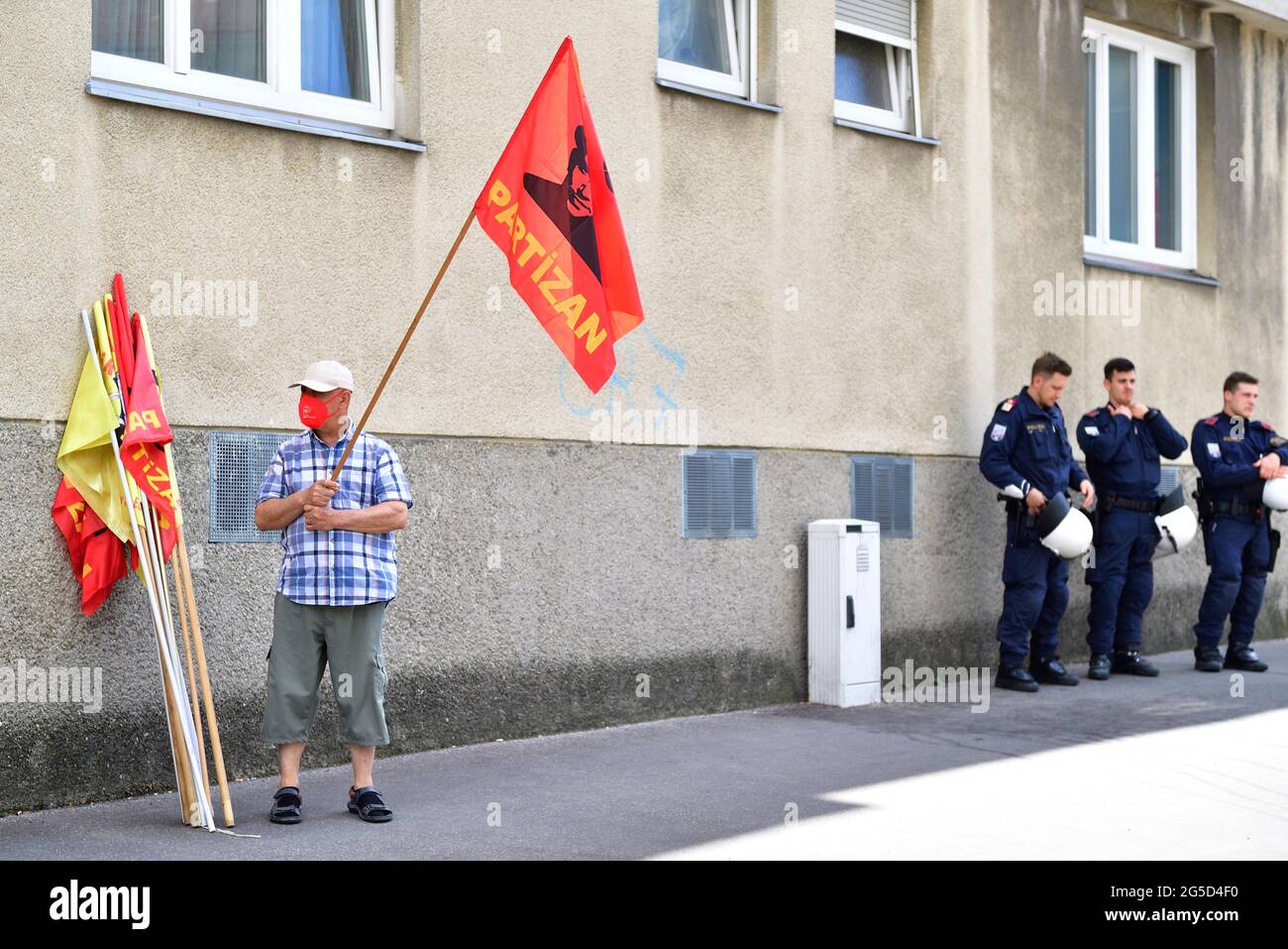 Vienne, Autriche. 26 juin 2021. Manifestation de l'alliance antifasciste contre la guerre d'agression turque au Kurdistan. Le rassemblement de samedi est dirigé contre le fascisme, le patriarcat et la guerre. Crédit : Franz PERC/Alay Live News Banque D'Images