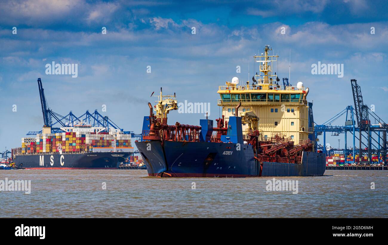 Port Dredging au port de Felixstowe. La drague-trémie NJORD R au travail dans le port de Felixstowe. Felixstowe Port est le port conteneur le plus occupé du Royaume-Uni. Banque D'Images
