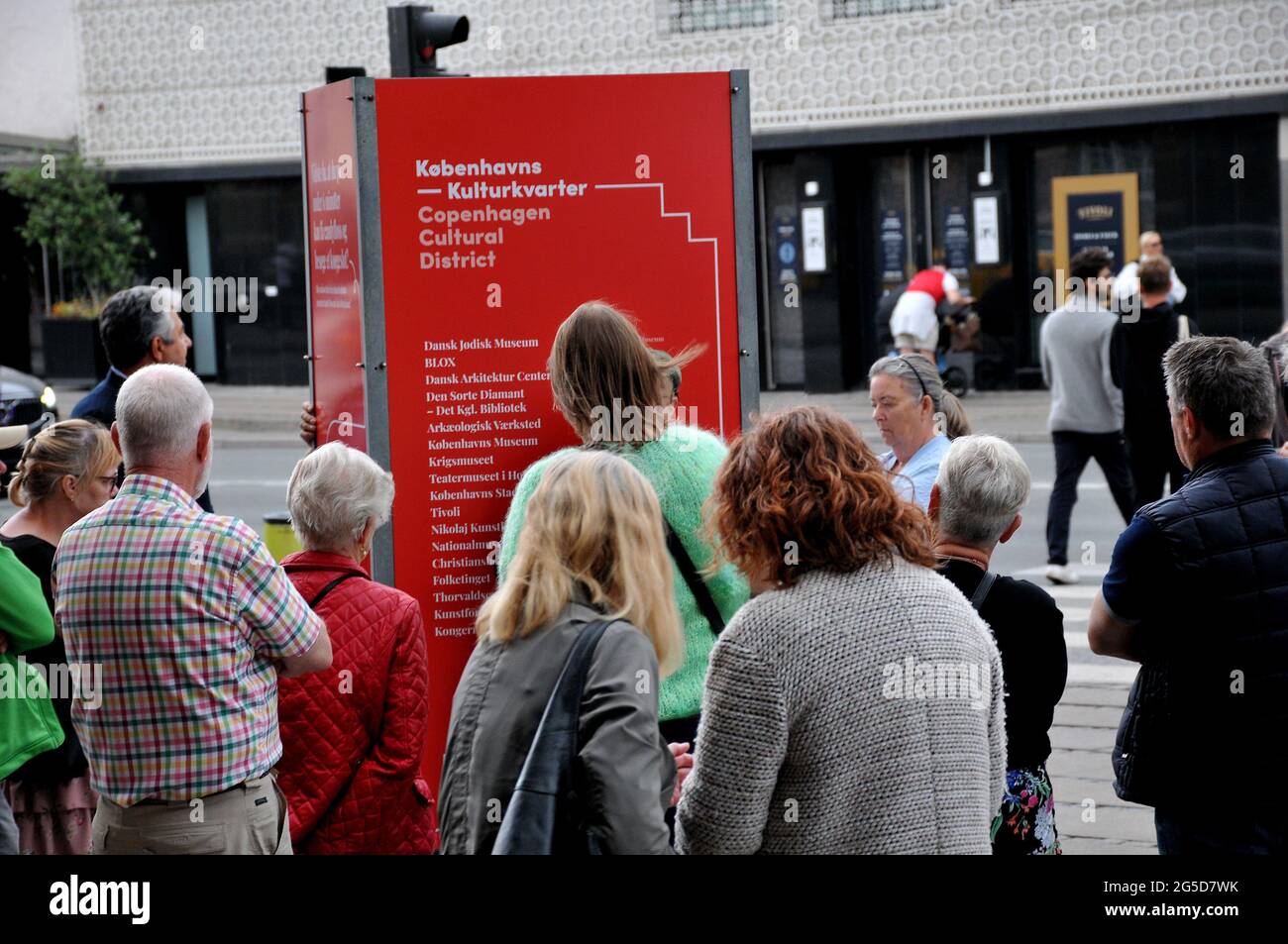 Copenhague, Danemark. 26 juin 2021, les gens s'inthenent pour une visite d'étude culturelle danoise sur la capitale danoise à Copenhague. (Photo..Francis Joseph Dean/Dea Banque D'Images