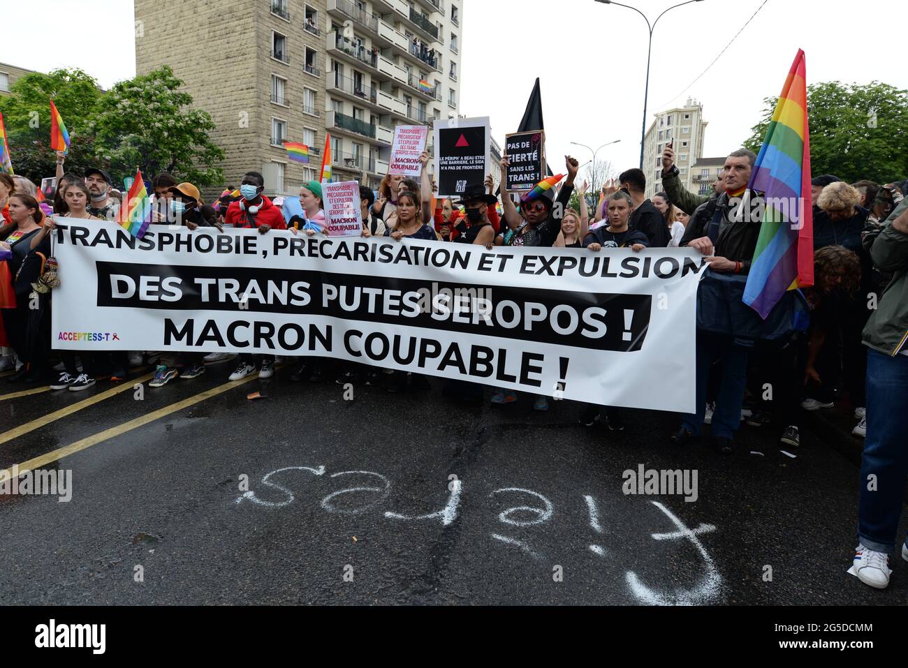 La Marche de la fierté de Paris 2021 part de la banlieue (Pantin) pour la première fois, la foule y était malgré l'absence de chars Banque D'Images