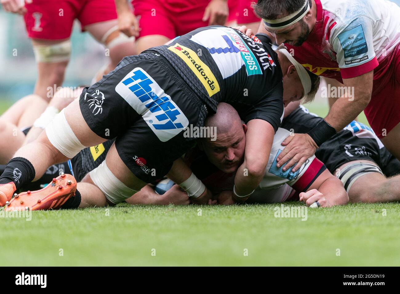 LONDRES, ROYAUME-UNI. 26 JUIN : Wilco Louw de Harlequins marque un essai lors du match de Premiership Gallagher entre Exeter Chiefs et Harlequins au stade Twickenham, à Twickenham, le samedi 26 juin 2021. (Crédit : Juan Gasparini | ACTUALITÉS MI) crédit : ACTUALITÉS MI et sport /Actualités Alay Live Banque D'Images