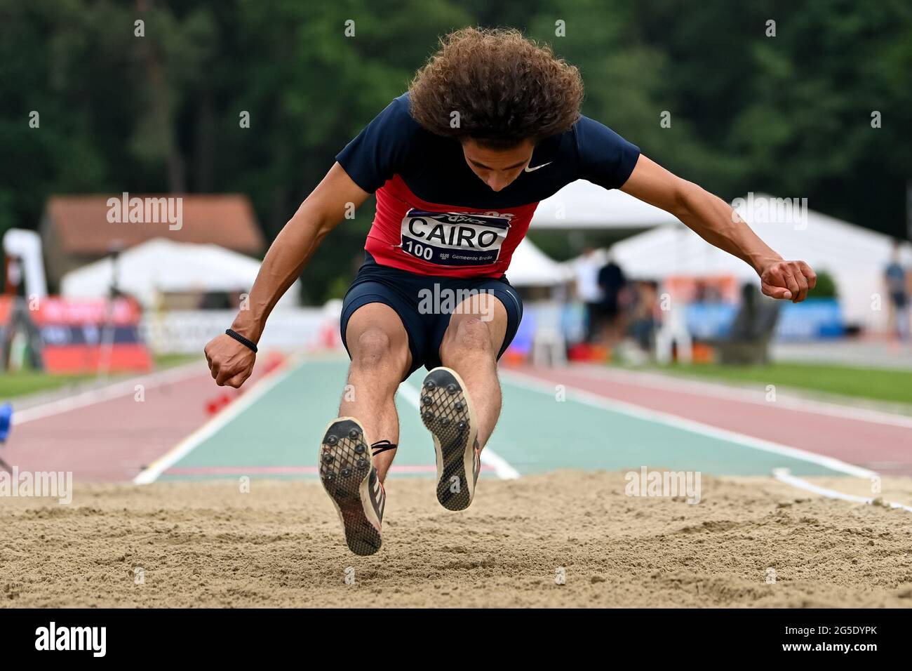 BREDA, PAYS-BAS - JUIN 26 : David le Caire des pays-Bas participant au Mens long Jump lors des Championnats d'athlétisme néerlandais 2021 au complexe sportif Dr Schaepmanlaan le 26 juin 2021 à Breda, pays-Bas (photo d'Andy Astfalck/Orange Pictures) Banque D'Images