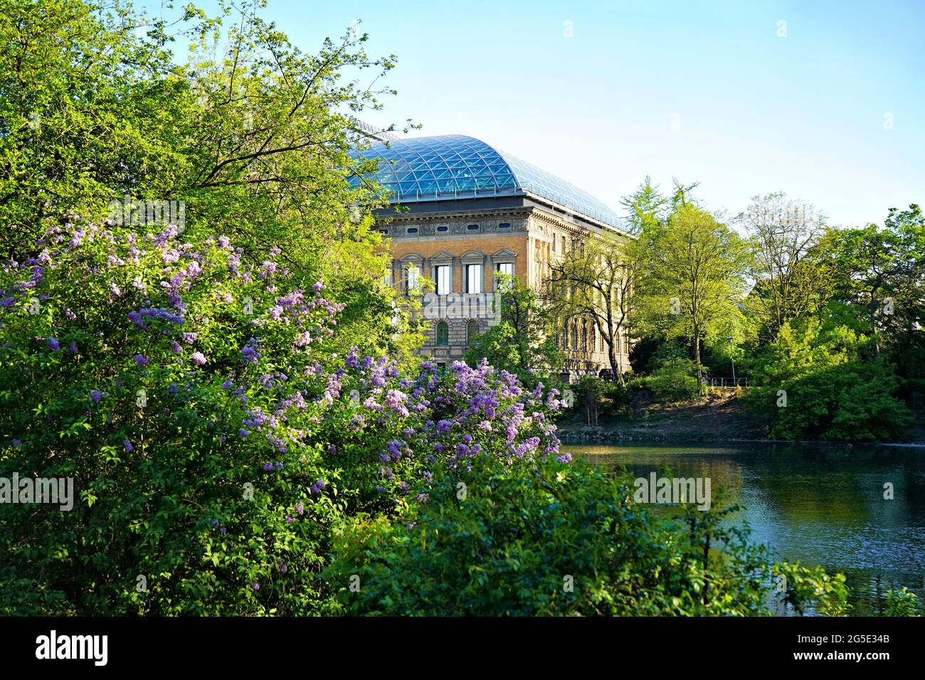 Ancien bâtiment „Ständehaus, construit de 1876 à 1880, à 'Kaiserteich'. Aujourd'hui, il y a le musée 'K21 Kunstsammlung NRW' à l'intérieur. Banque D'Images