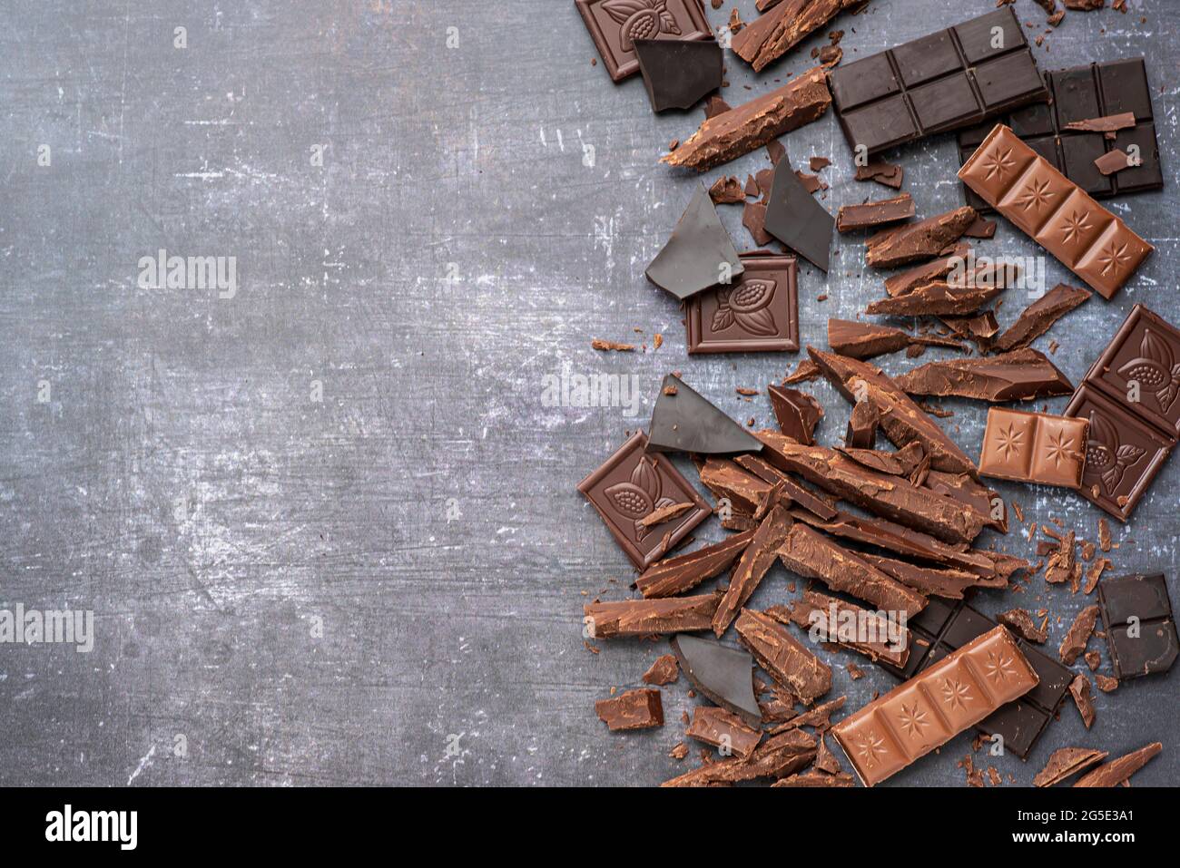 Photographie alimentaire de chocolat, de plat, de lait et de chocolat noir Banque D'Images