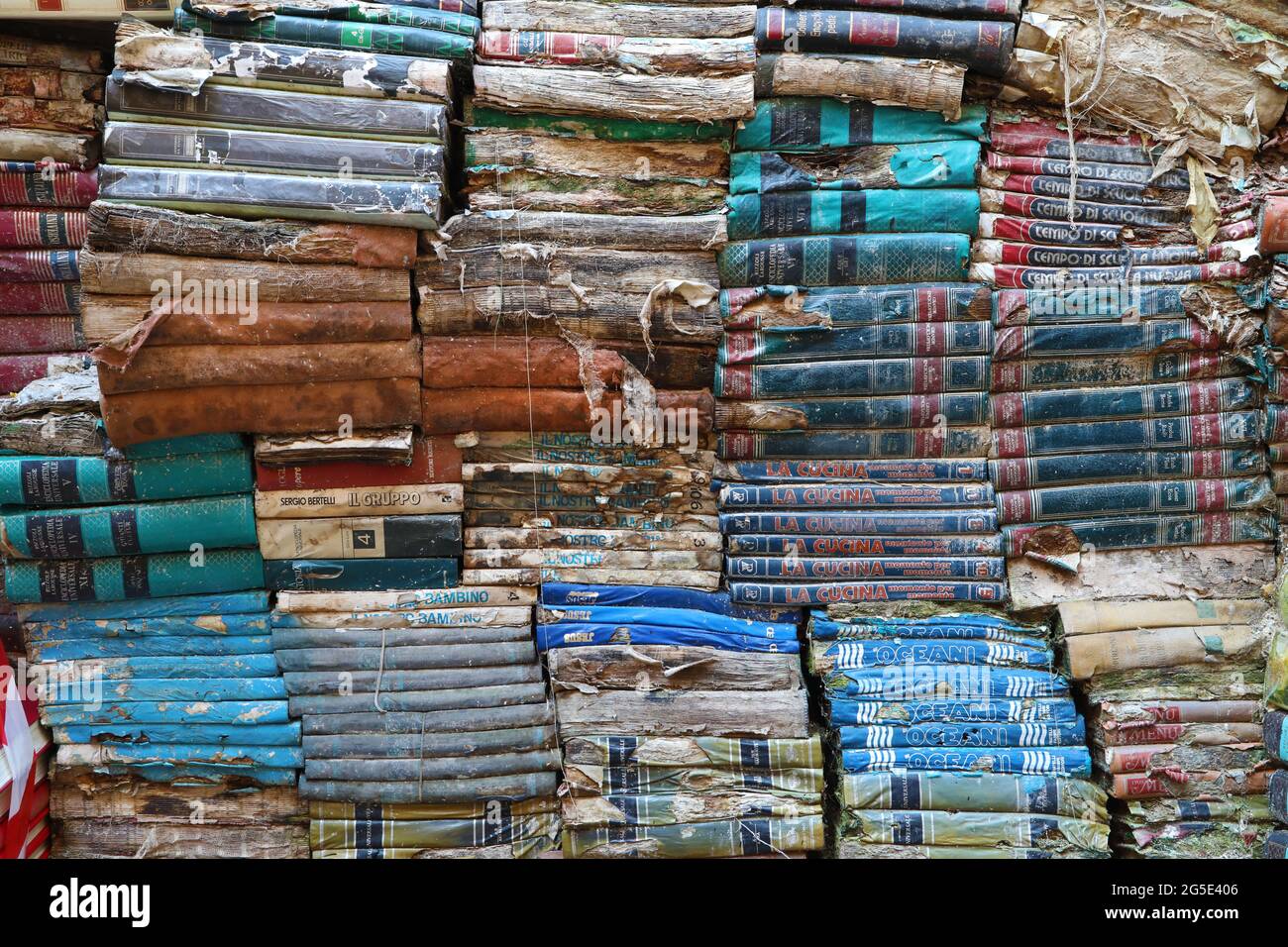 Livres détruits par la marée haute à Venise, Italie Banque D'Images