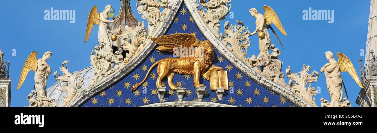 Lion ailé, symbole de Venise, sur la cathédrale Saint-Marc Banque D'Images