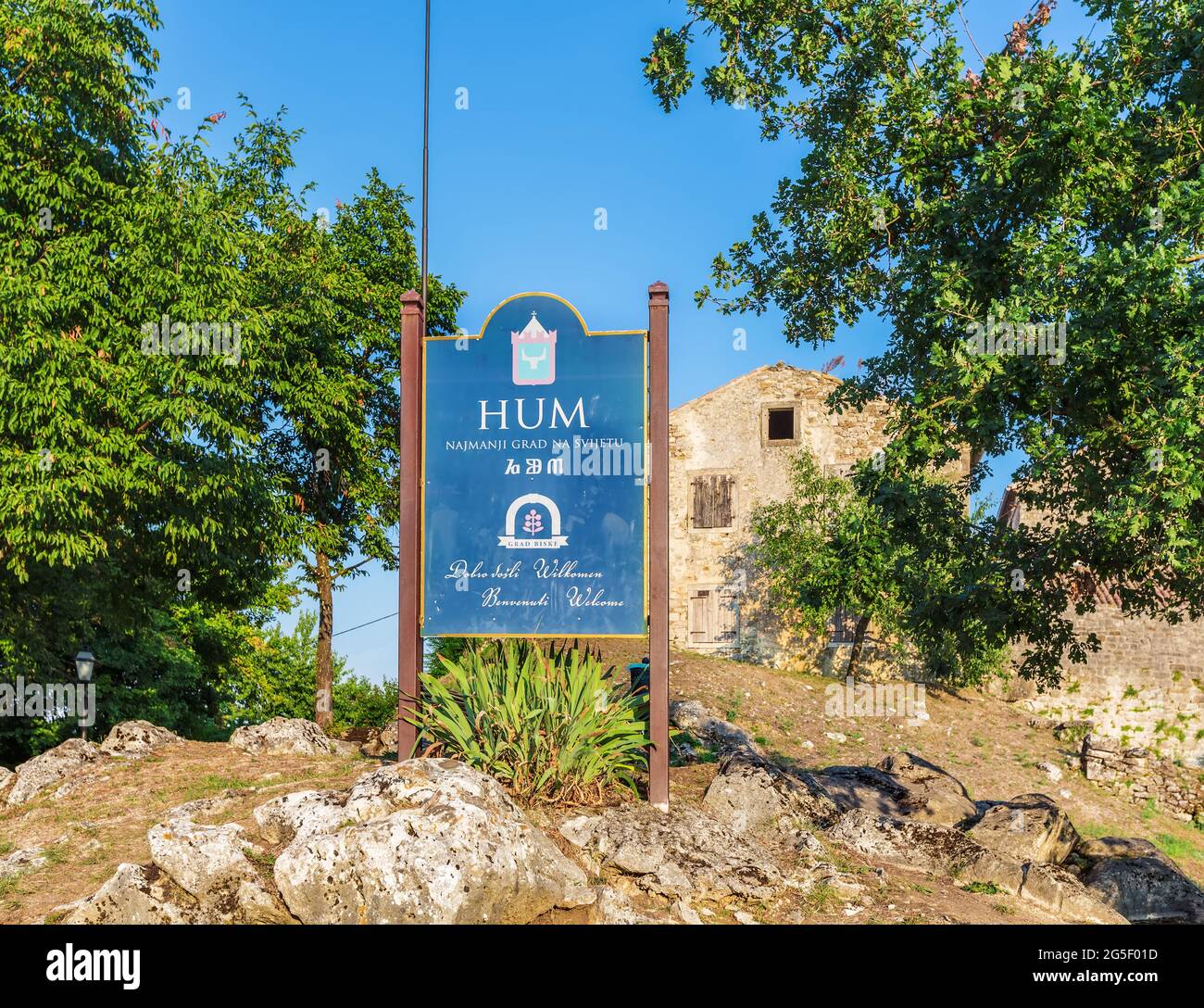 Hum - la ville fortifiée de Croatie, dans la partie centrale de l'Istrie, dans la communauté de Buzet. Banque D'Images